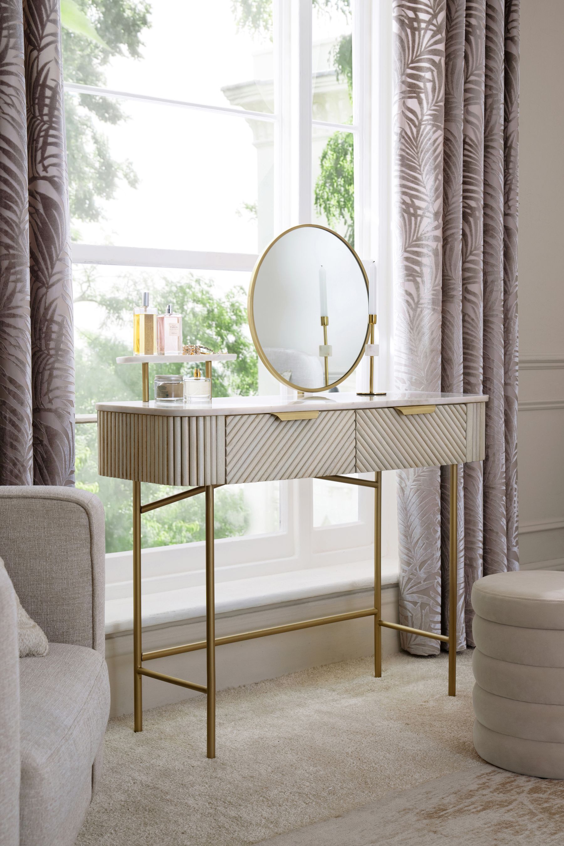 Grey and wood dressing table 2025