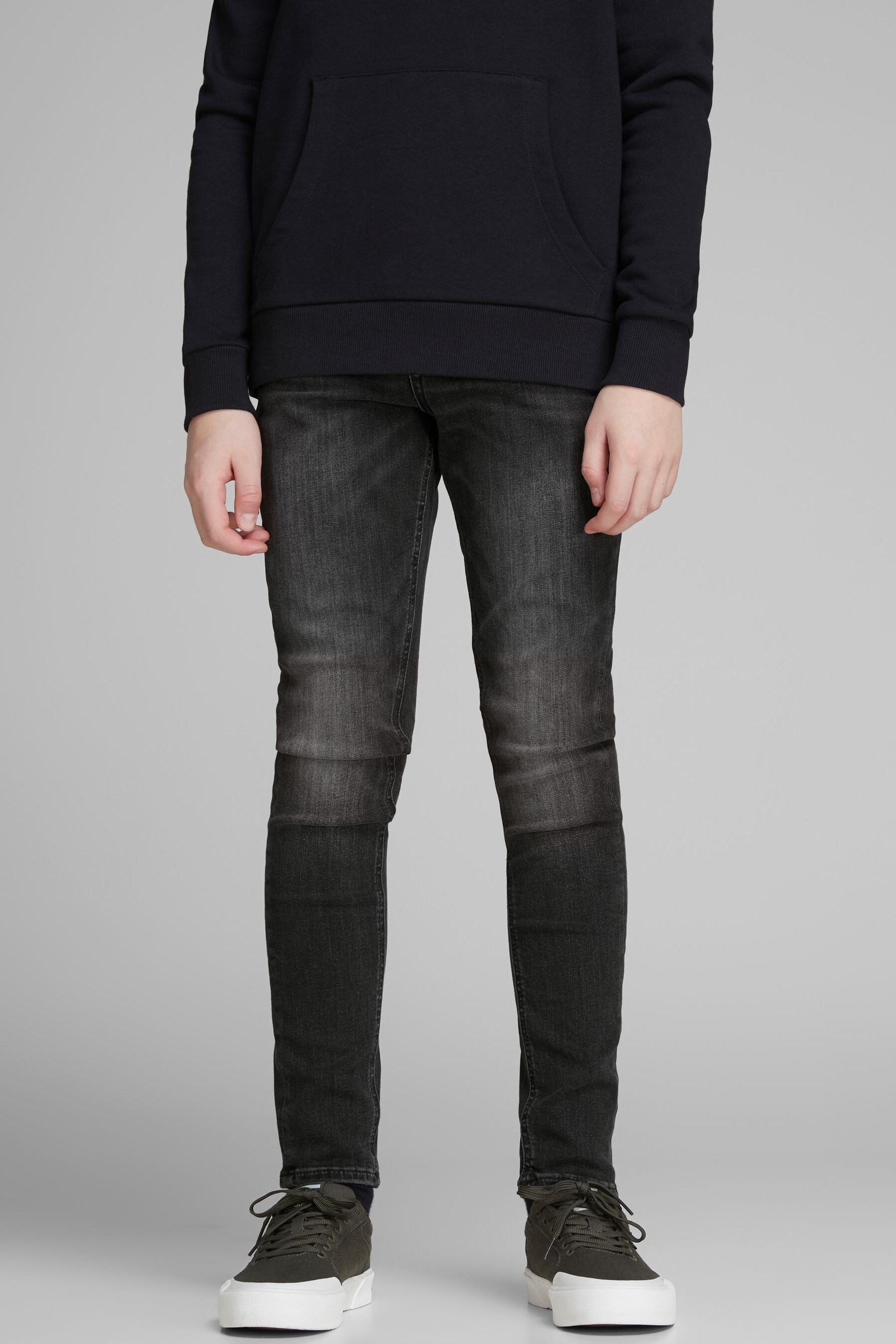 Junior black skinny jeans top
