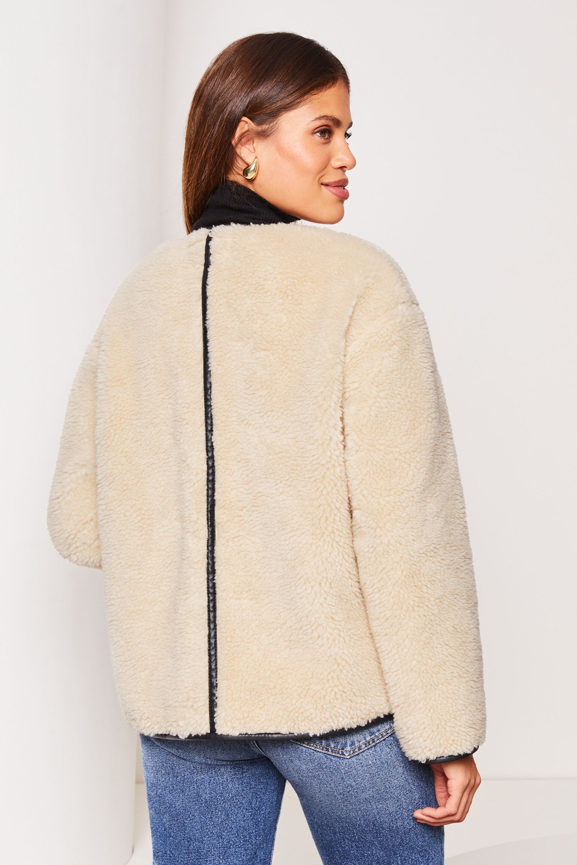 Lipsy Cream Petite Shearling Clasp Detail Jacket - Image 3 of 5