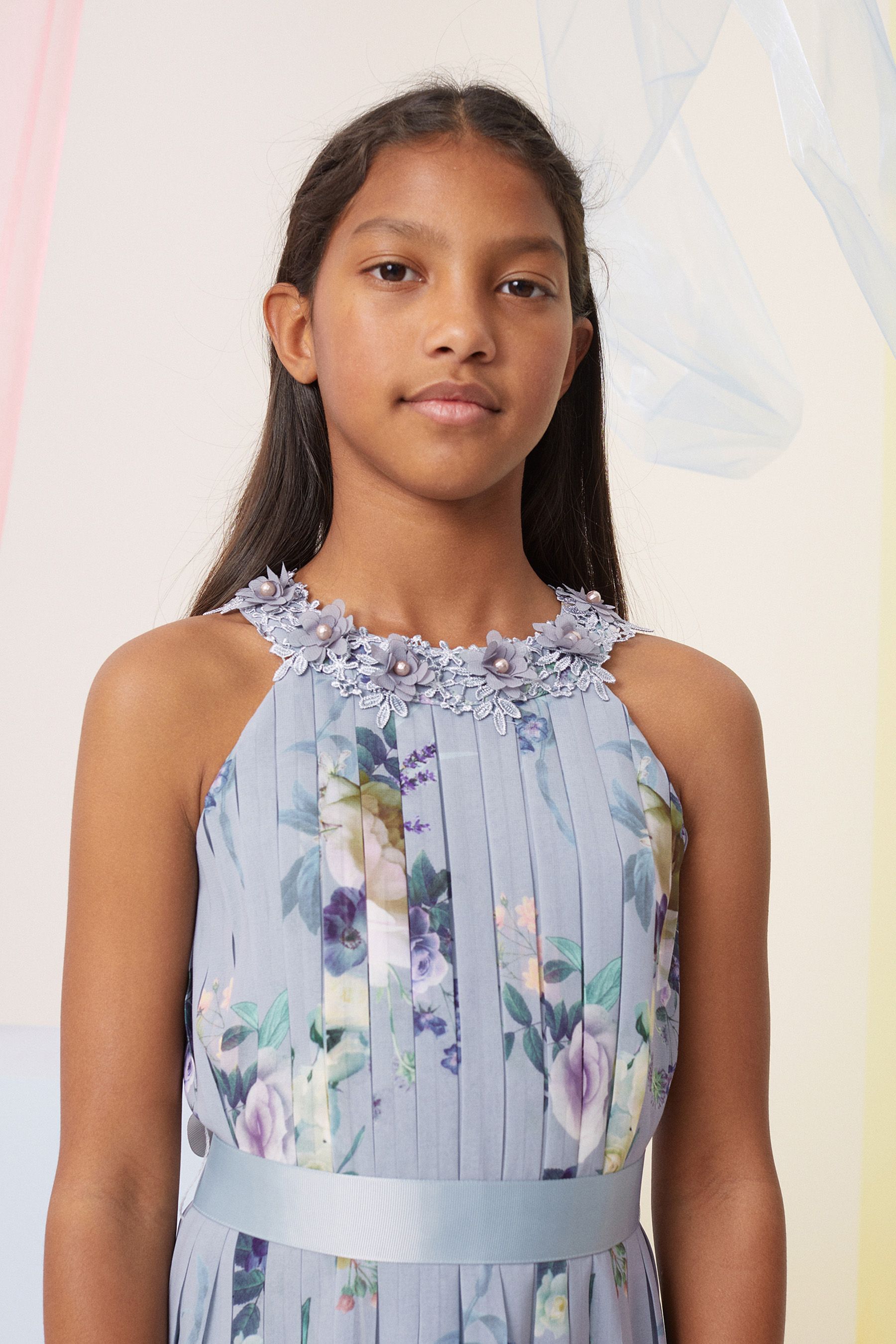 Sleeveless chiffon dress shop