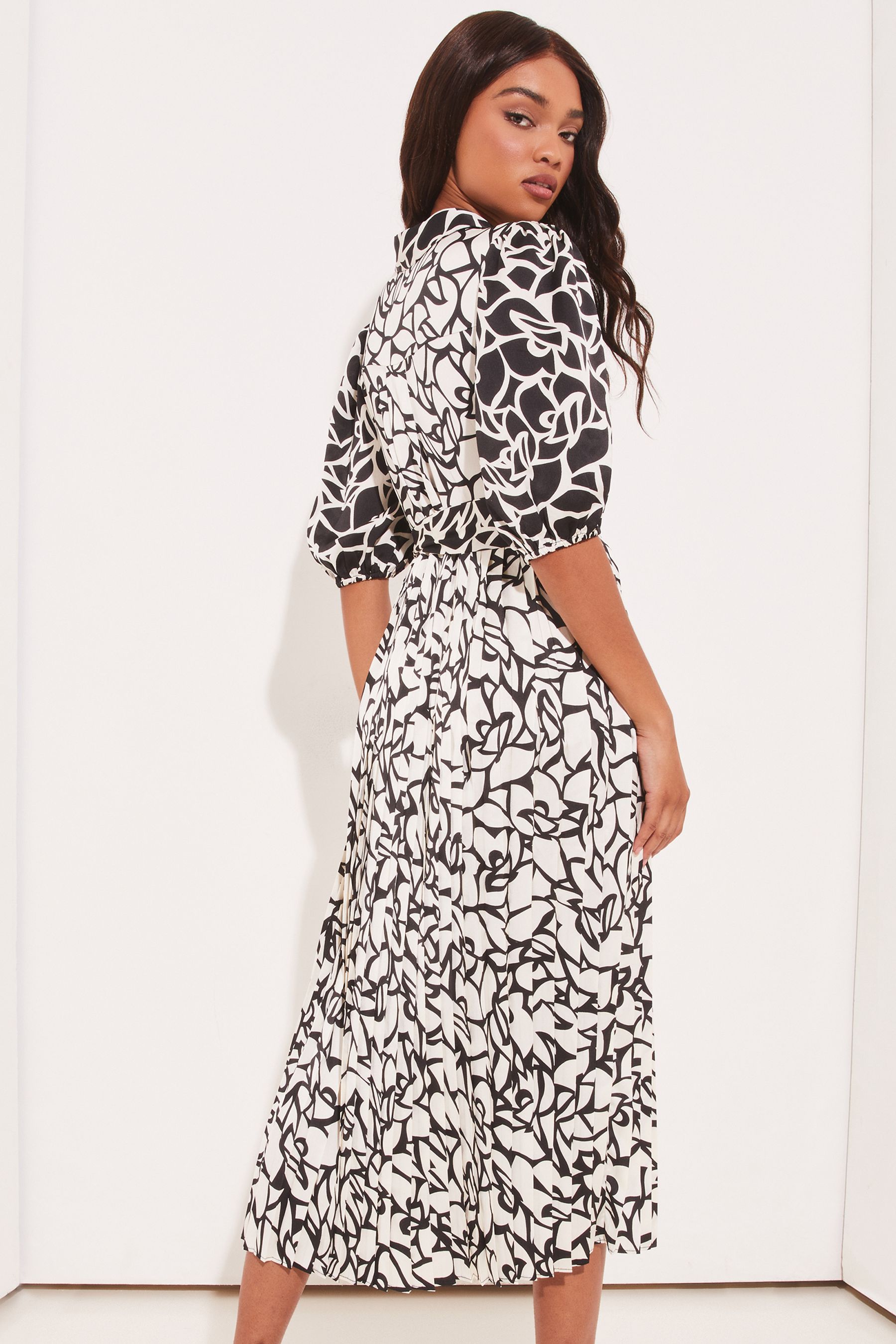 Buy Lipsy Monochrome Geo Pleated Midi Summer Shirt Dress from Next Belgium
