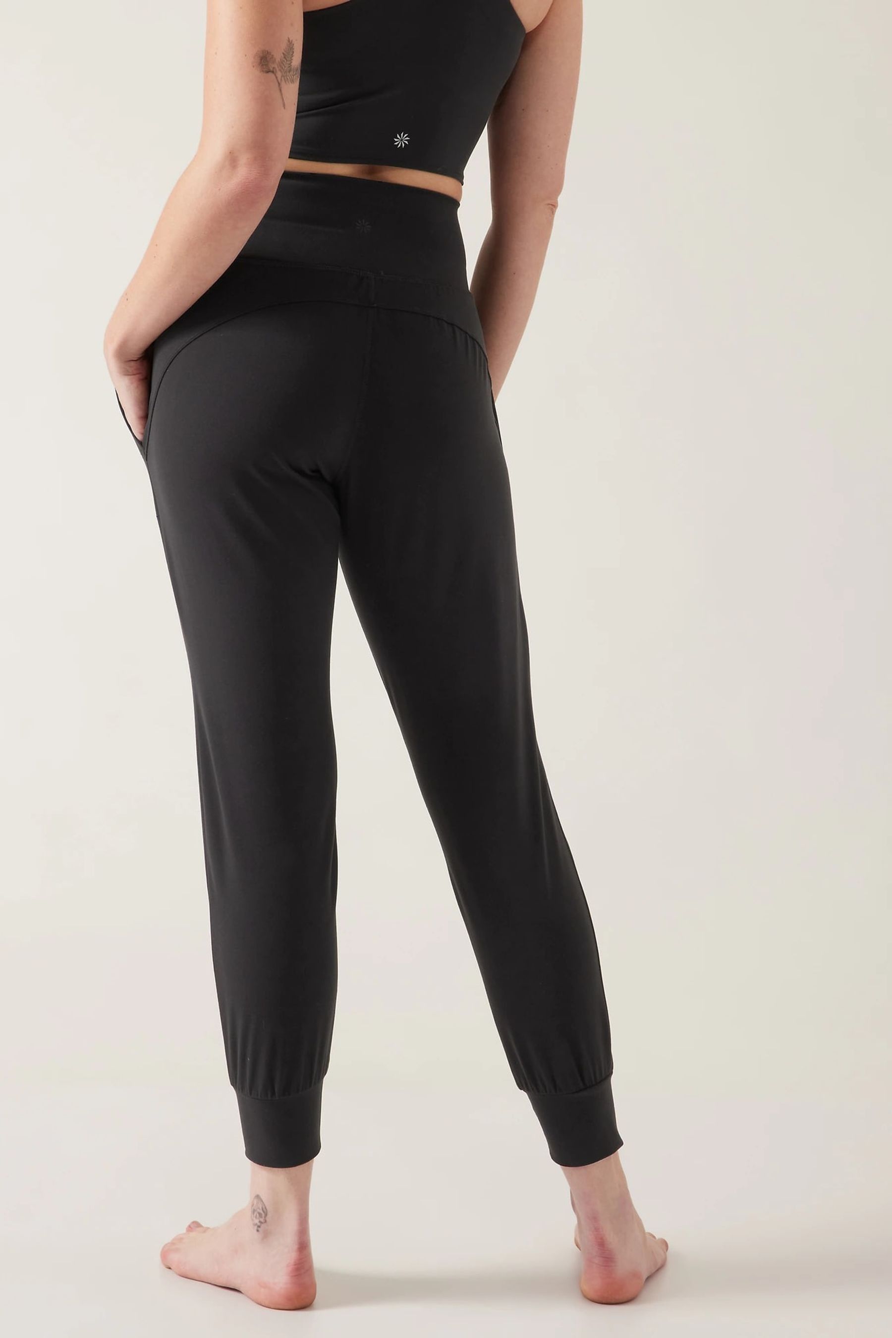 Salutation athleta outlet