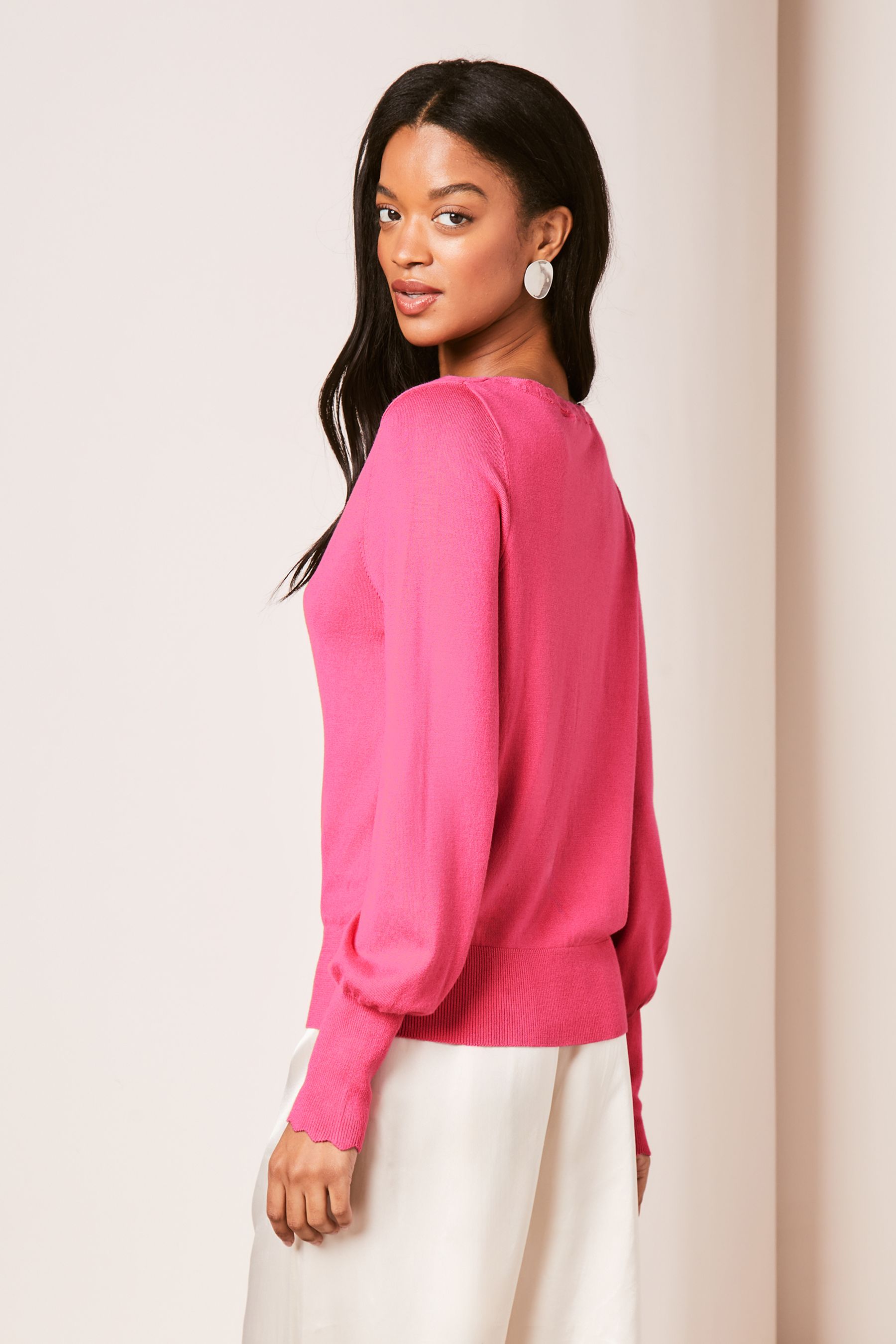 Frame scallop crew neck sweatshirt top