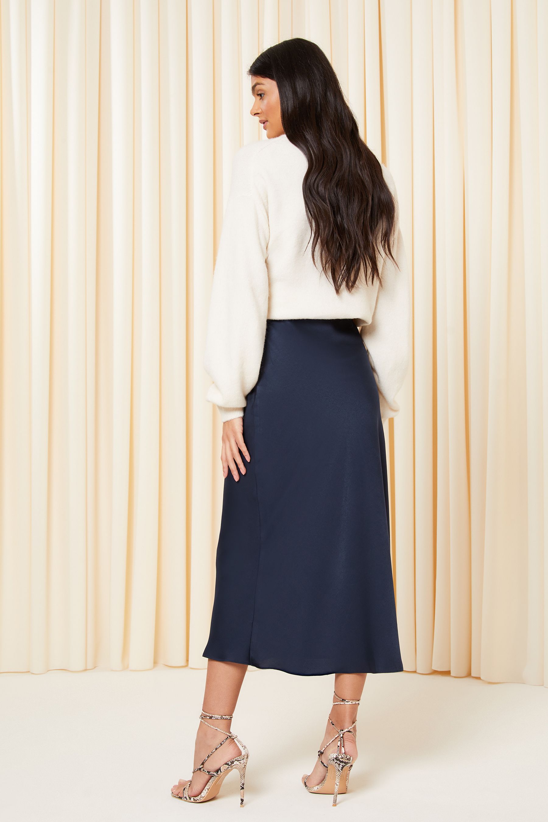 Acheter Bleu marine Des courbes comme ces jupe mi longue en satin bias from Next Luxembourg