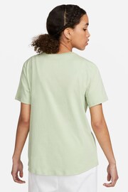 Nike Green Sportswear Club Essentials T-Shirt - Image 2 of 6