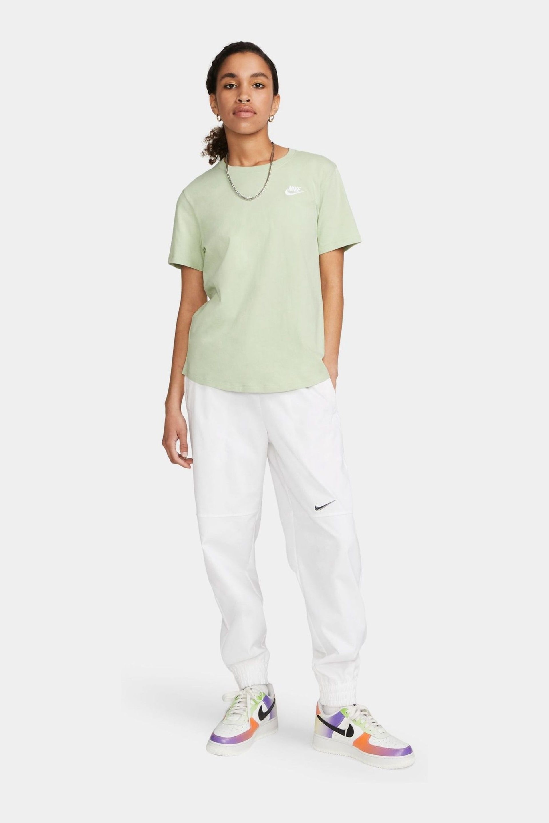 Nike Green Sportswear Club Essentials T-Shirt - Image 3 of 6
