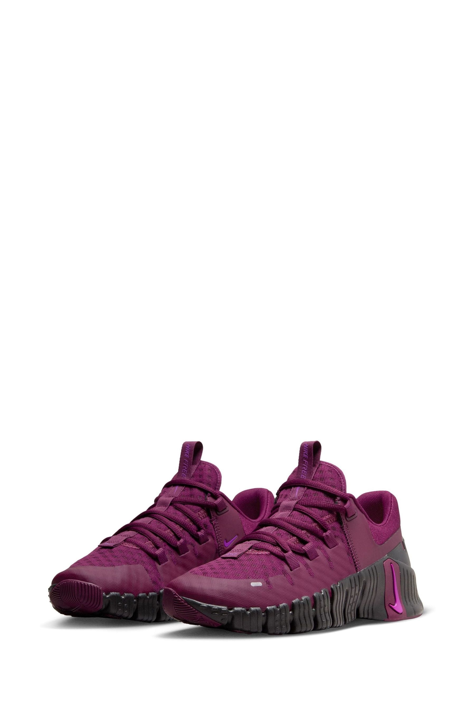 Nike women's free tr 8 training shoes burgundy discount