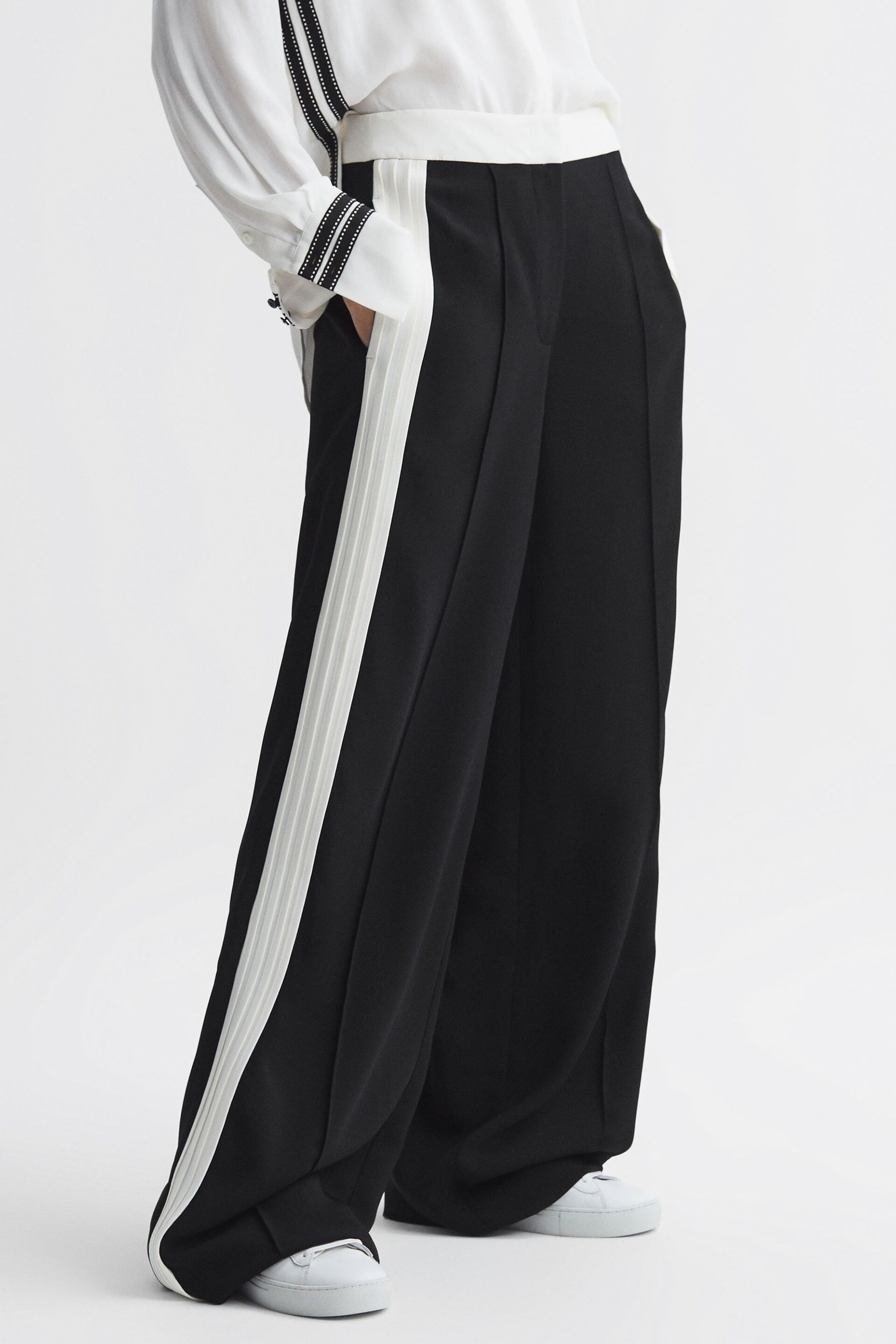 Reiss Black Bryn Contrast Waistband Pintuck Trousers - Image 1 of 6