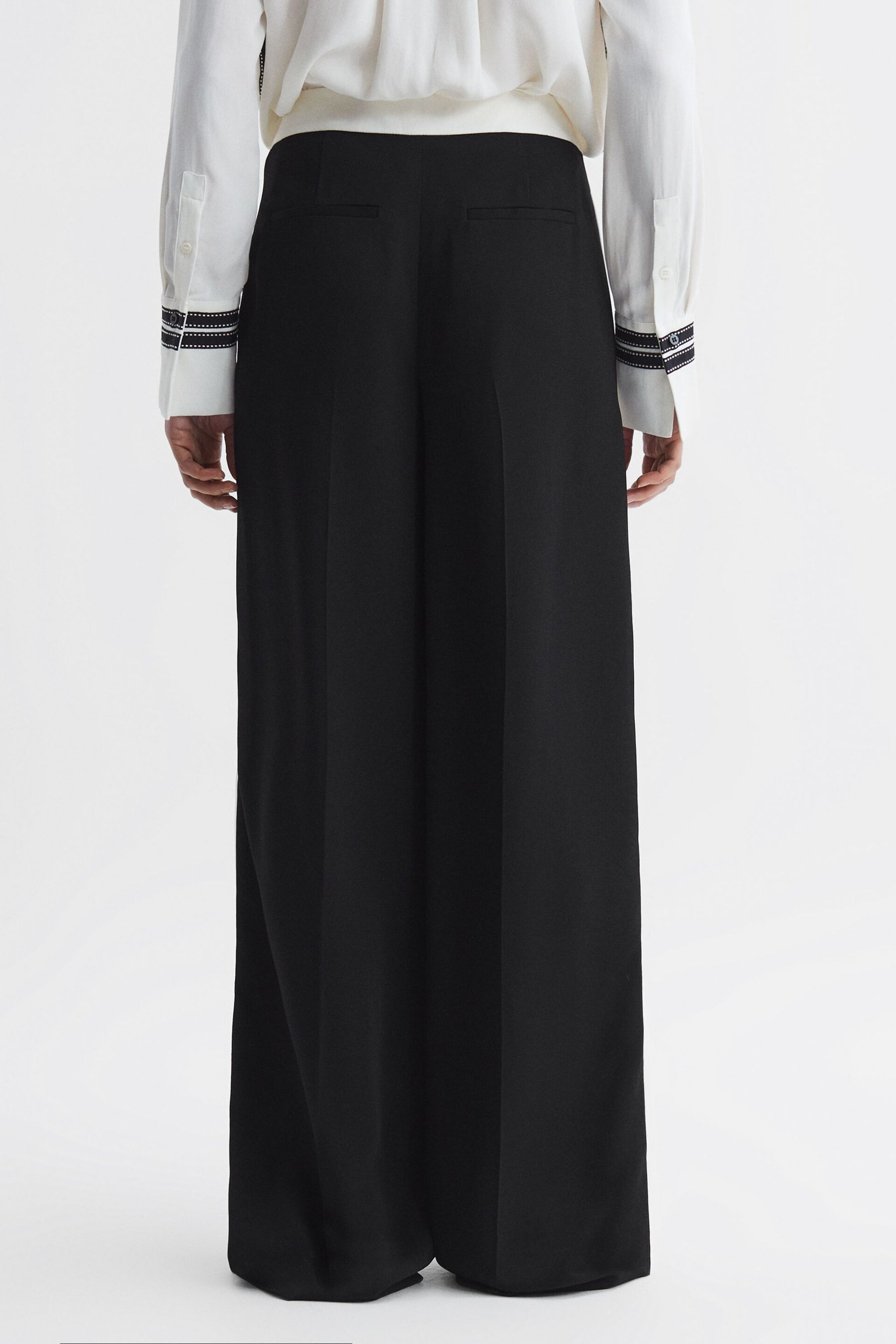 Reiss Black Bryn Contrast Waistband Pintuck Trousers - Image 5 of 6