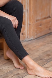 Seraphine Skinny Overbump Black Maternity Jeans - Image 6 of 9