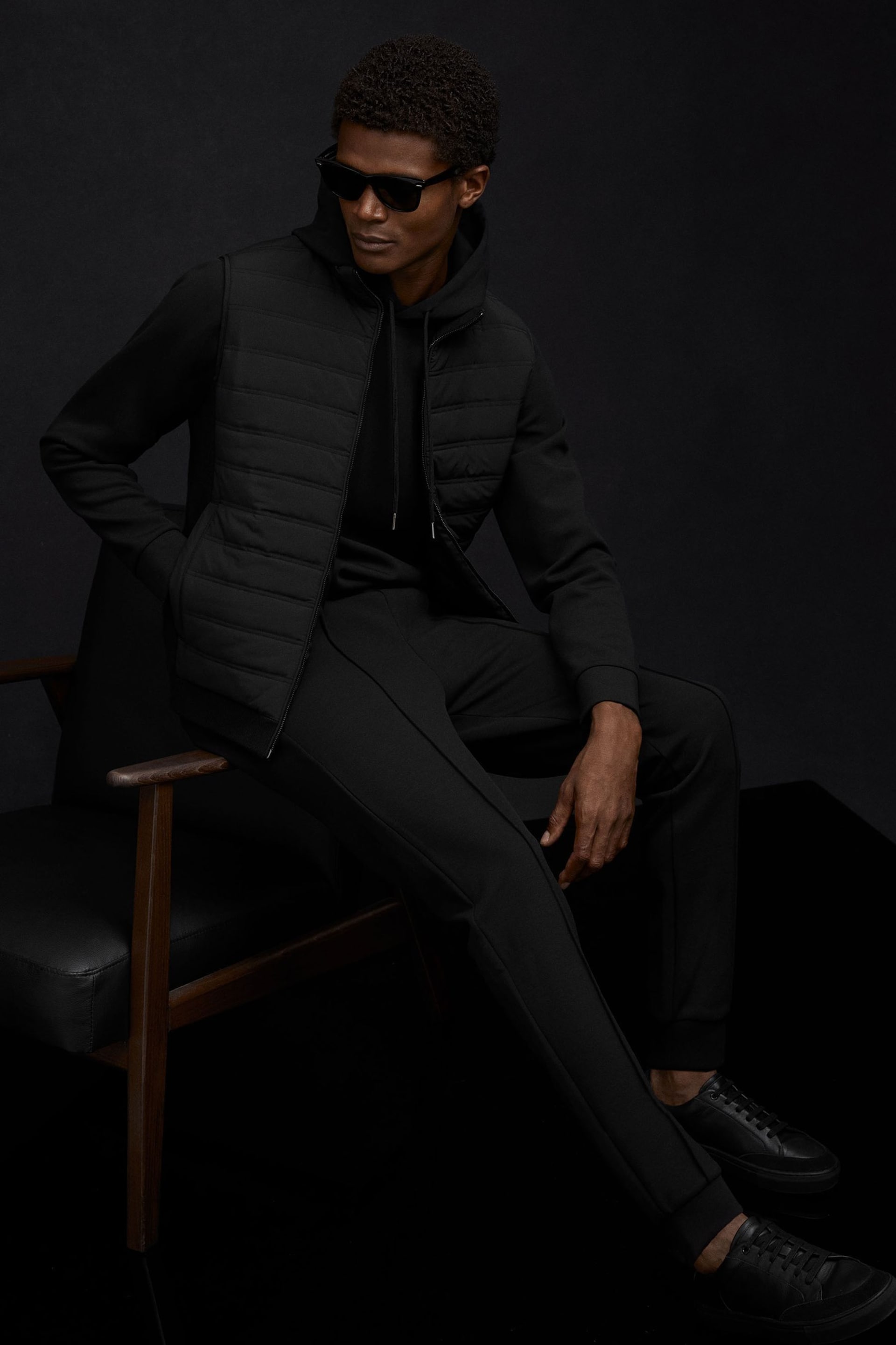 Reiss Black Southend Hybrid Quilt and Knit Zip-Through Jacket - Image 6 of 8