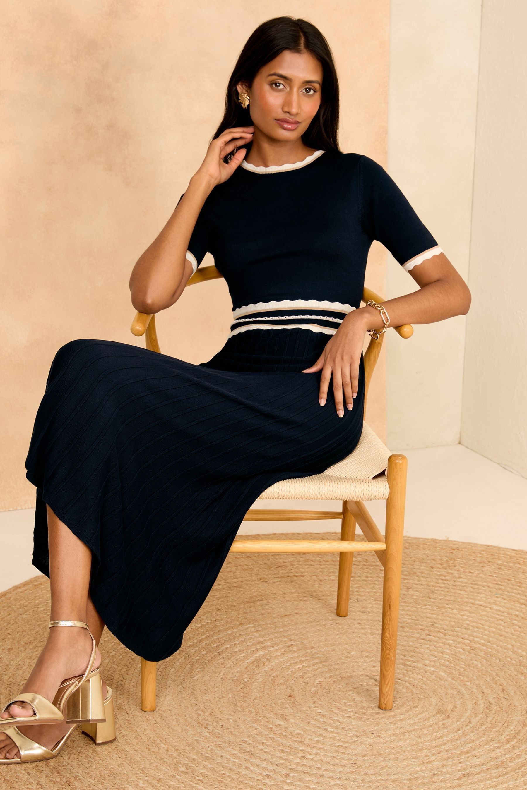 Lightweight midi dress 2025