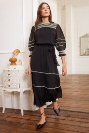 Love & Roses Black/White Petite Contrast Stitch Detail Belted Tiered Midi Dress - Image 4 of 4