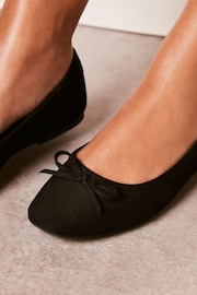 Lipsy Black Regular Fit Square Tow Bow Ballet Pump - Image 4 of 4