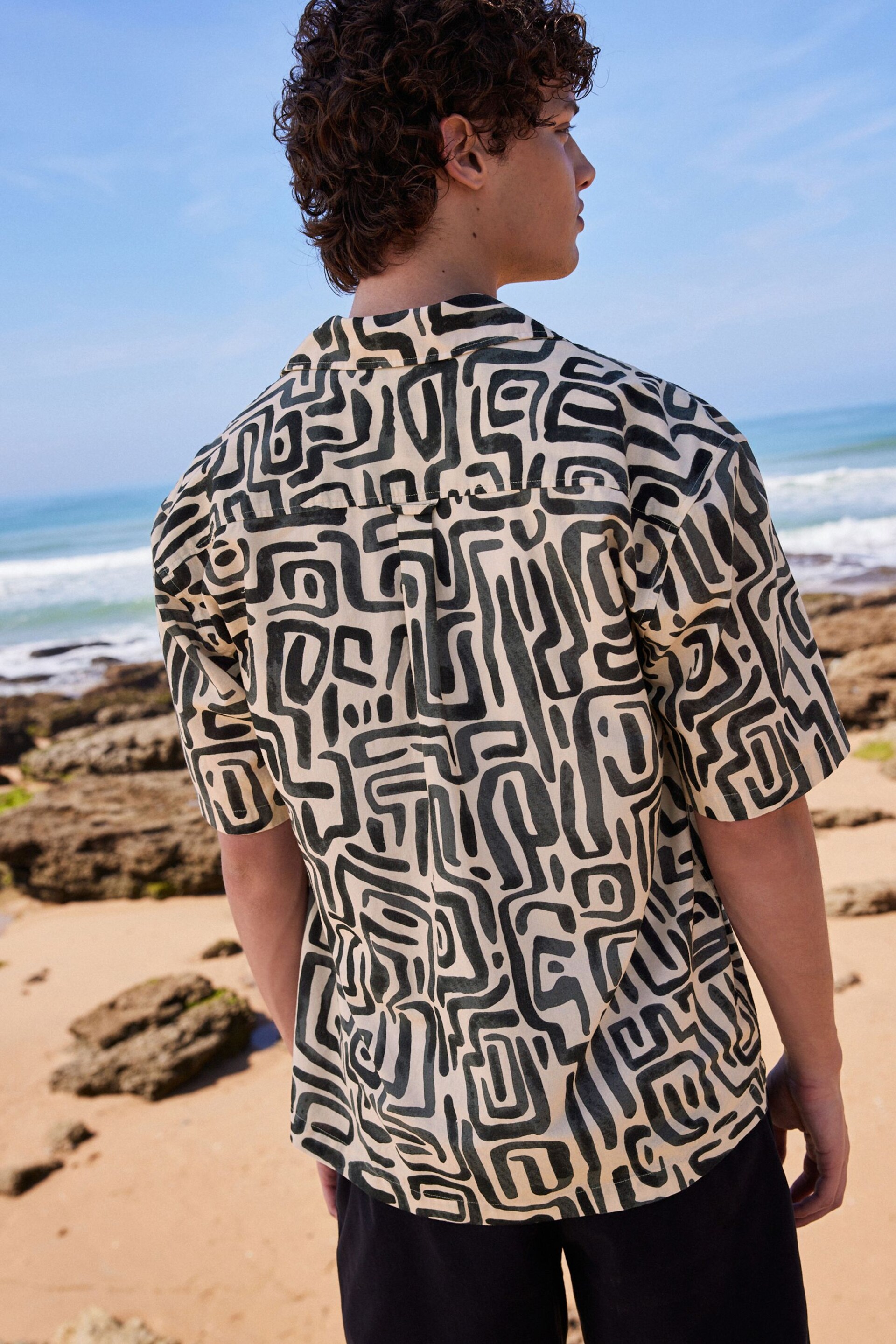 Black/Ecru Printed Short Sleeve Shirt With Cuban Collar - Image 2 of 6