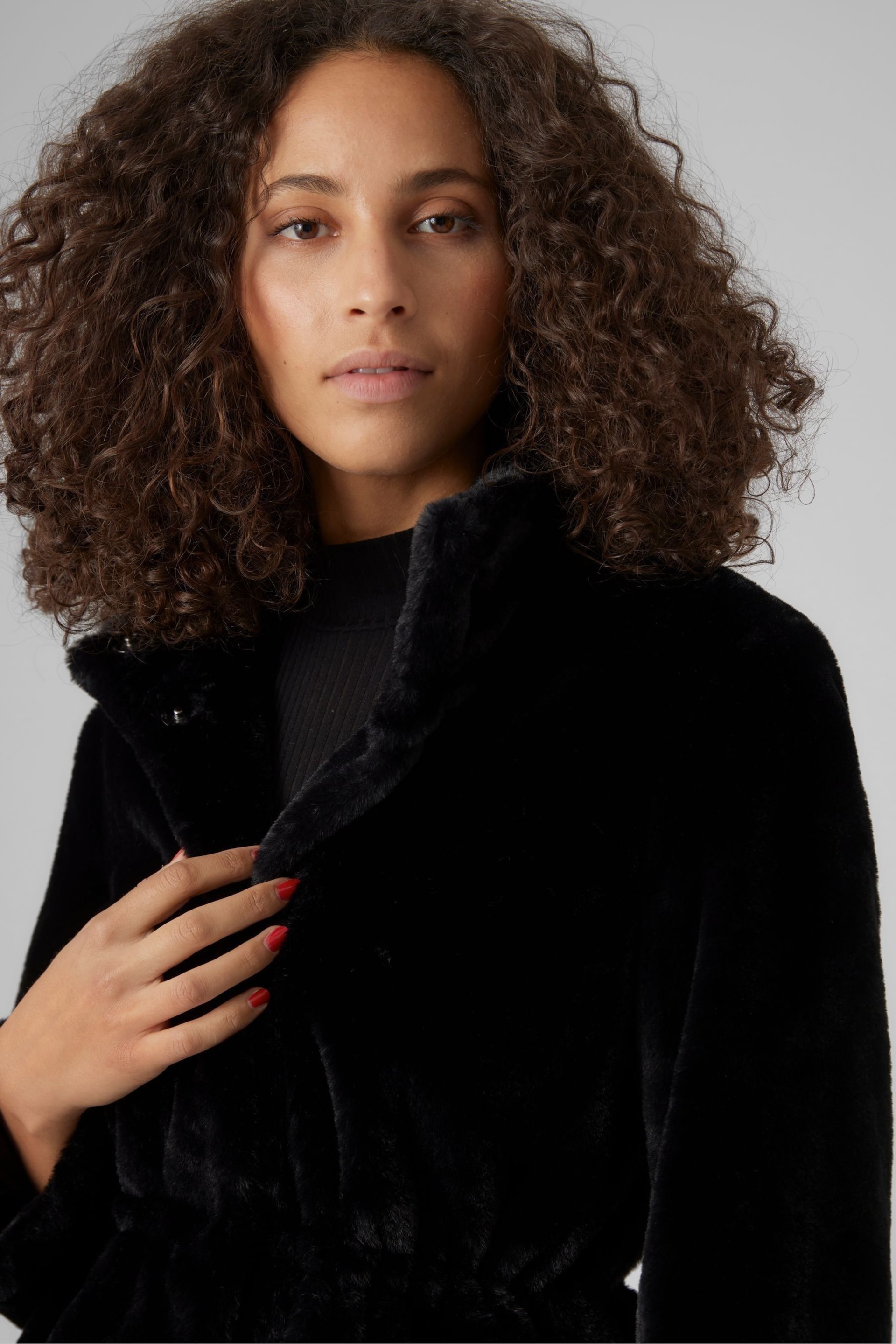 VERO MODA Black Faux Fur Coat - Image 5 of 7