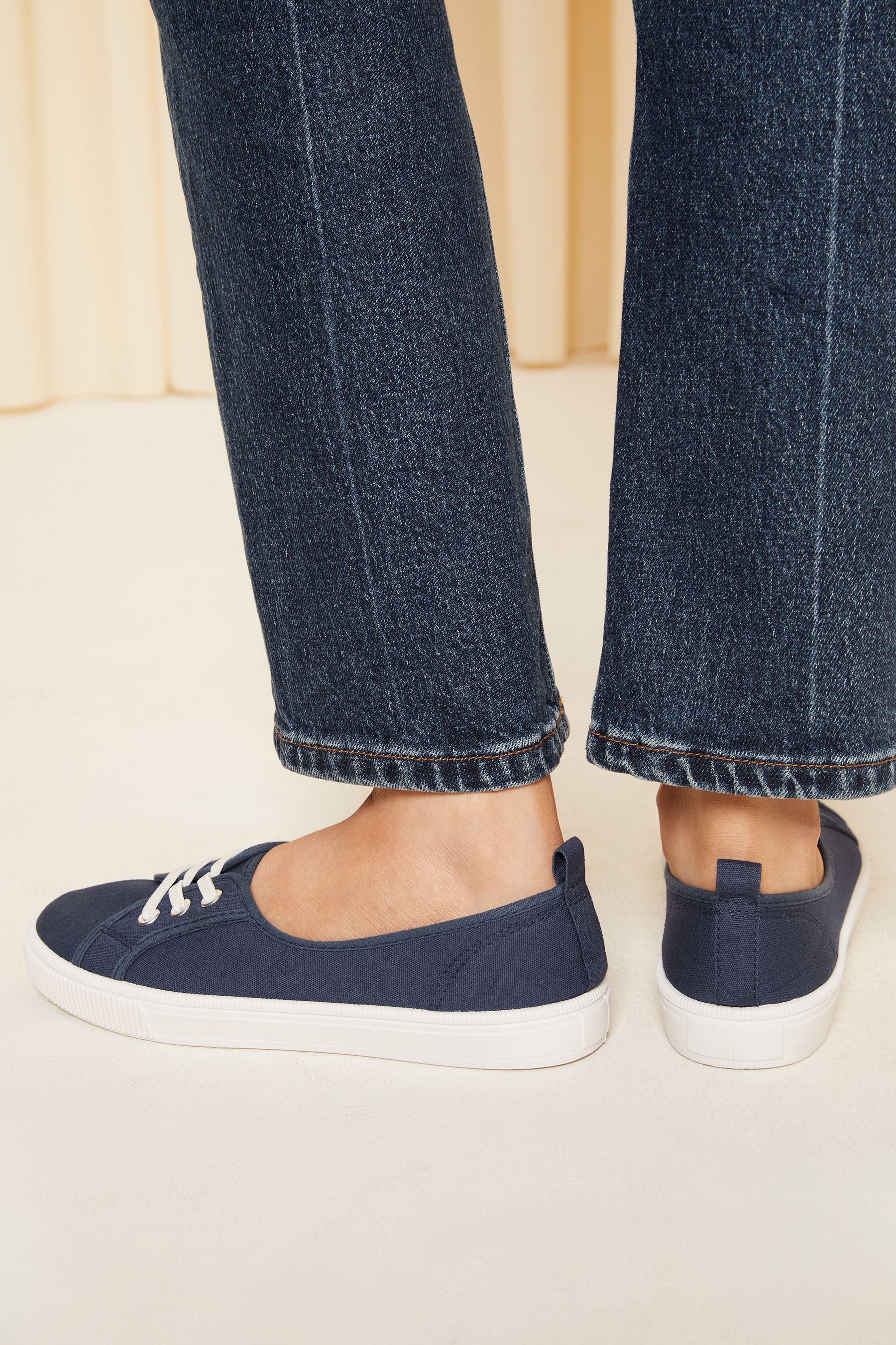 Plimsoll pumps online