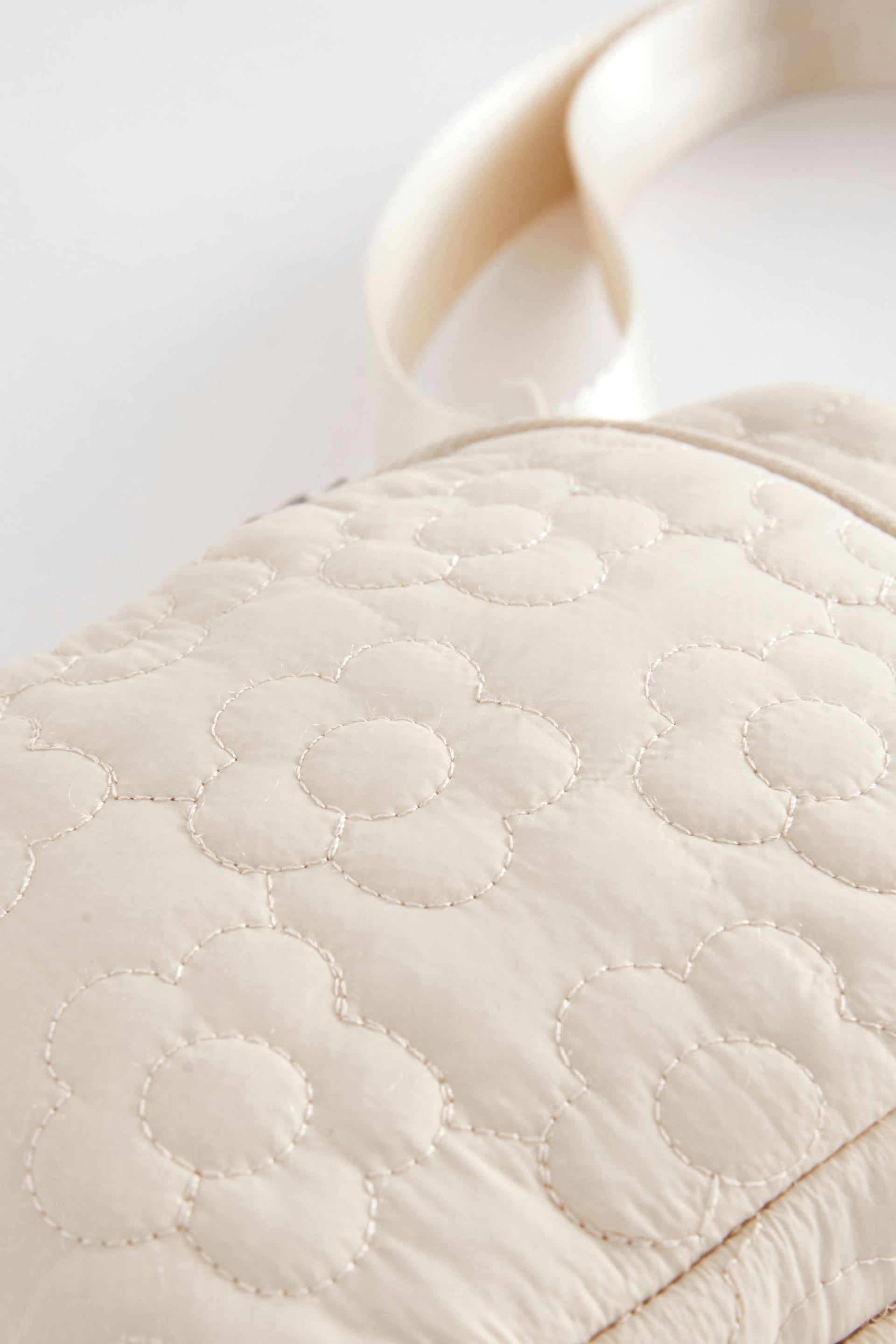 Cream Daisy Quilted Cross-Body Bag - Image 4 of 4