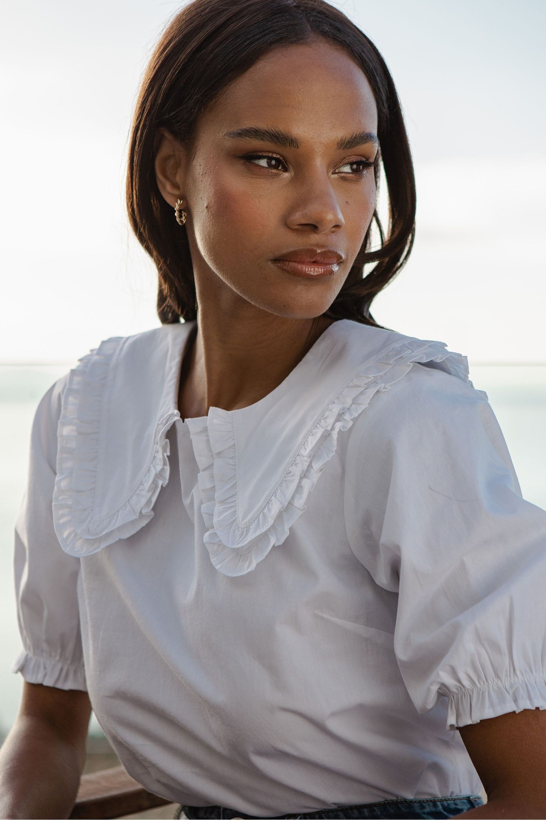 White shirt with frill collar outlet