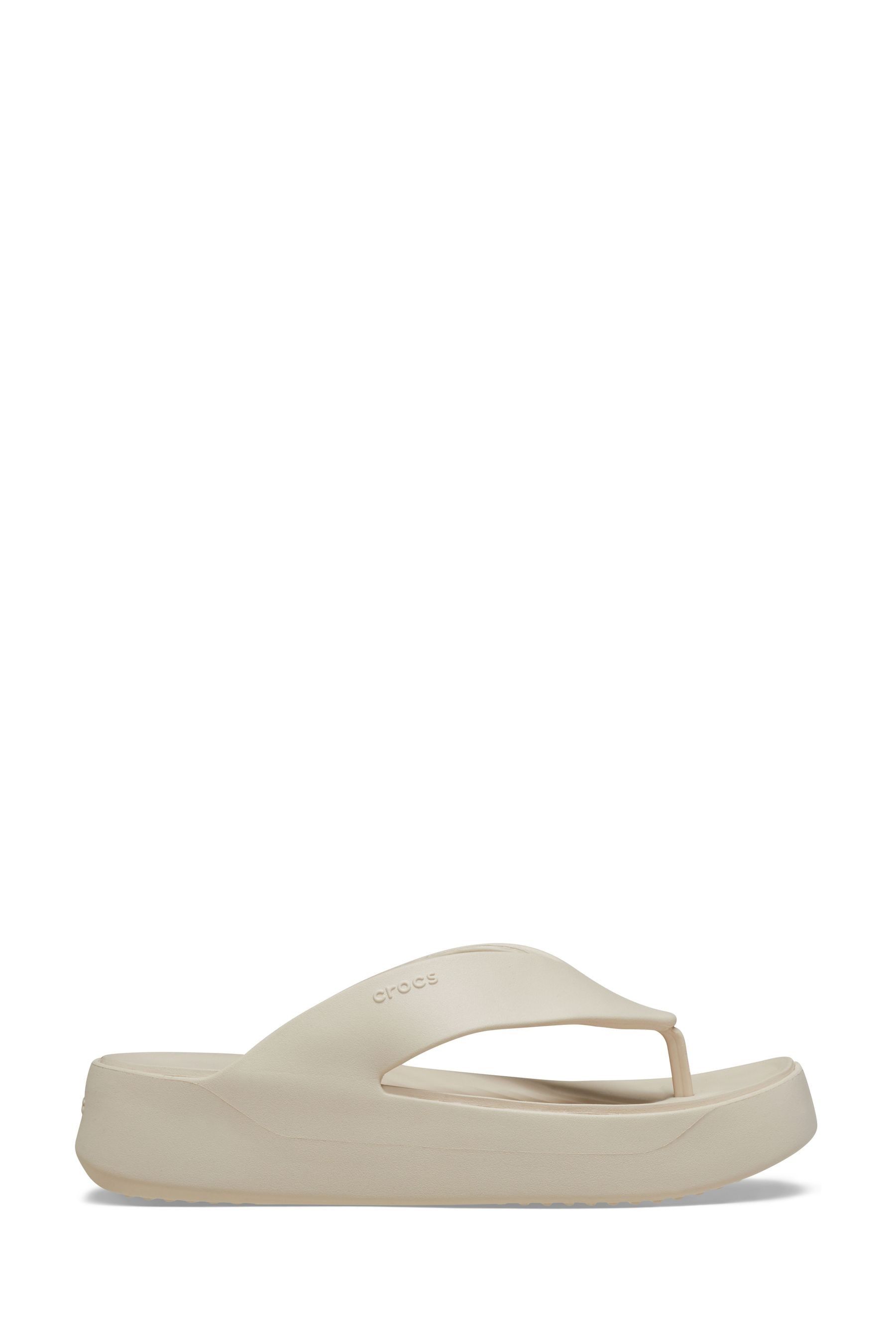 Crocs flip flops online hot sale
