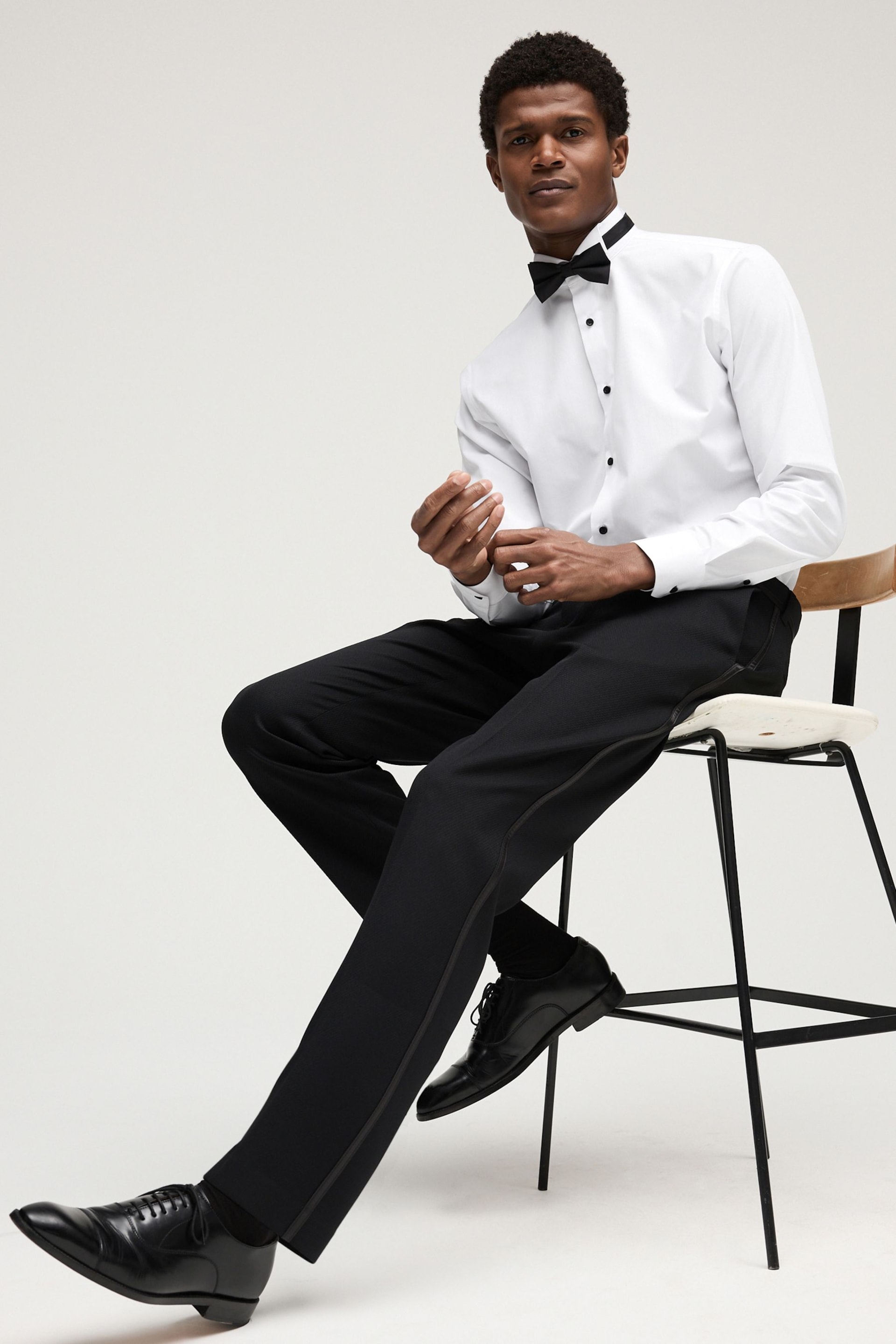 White/Black Slim Fit Single Cuff Occasion Shirt And Bow Tie Set - Image 2 of 7