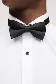 White/Black Slim Fit Single Cuff Occasion Shirt And Bow Tie Set - Image 3 of 7