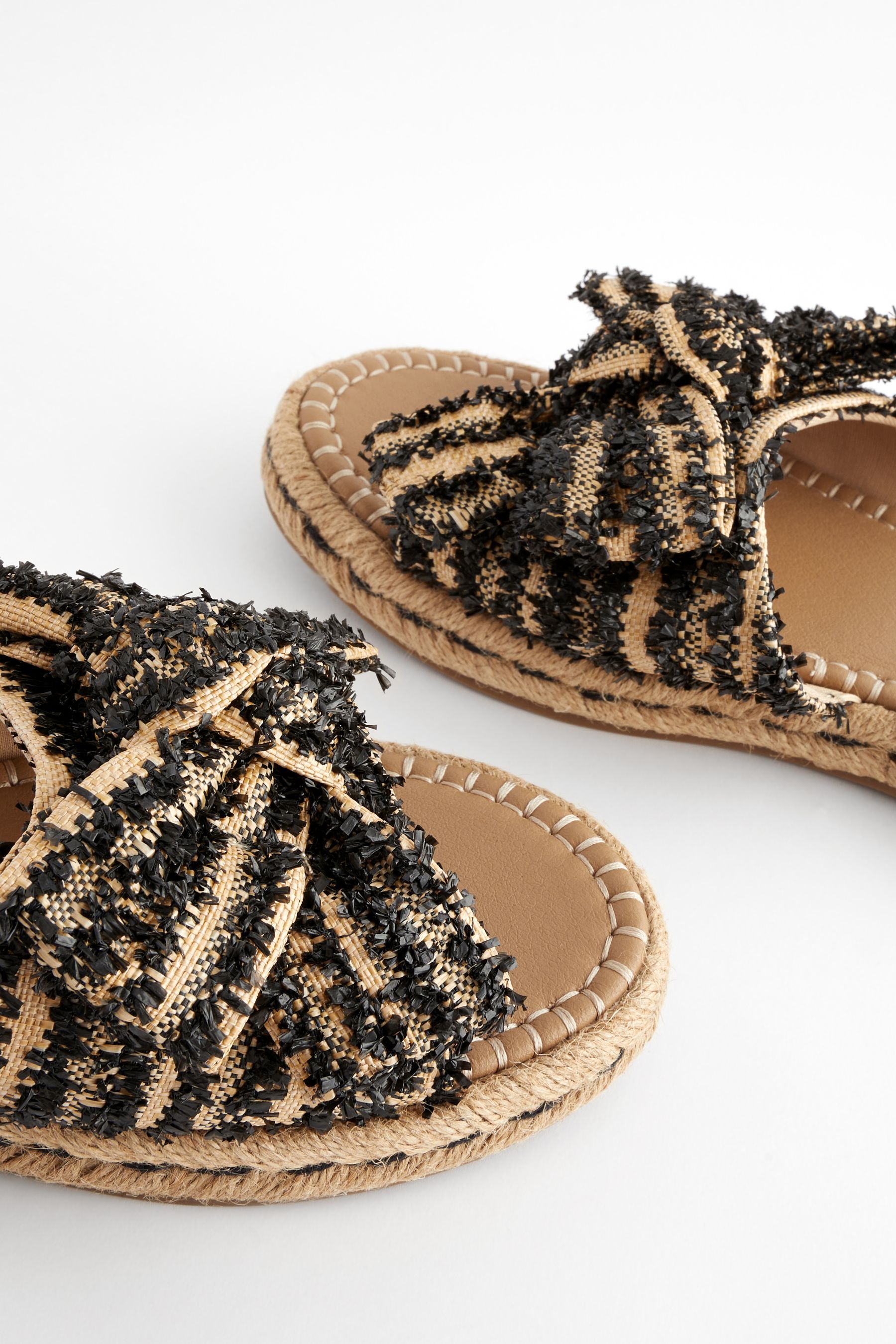 Black bow flatforms hotsell