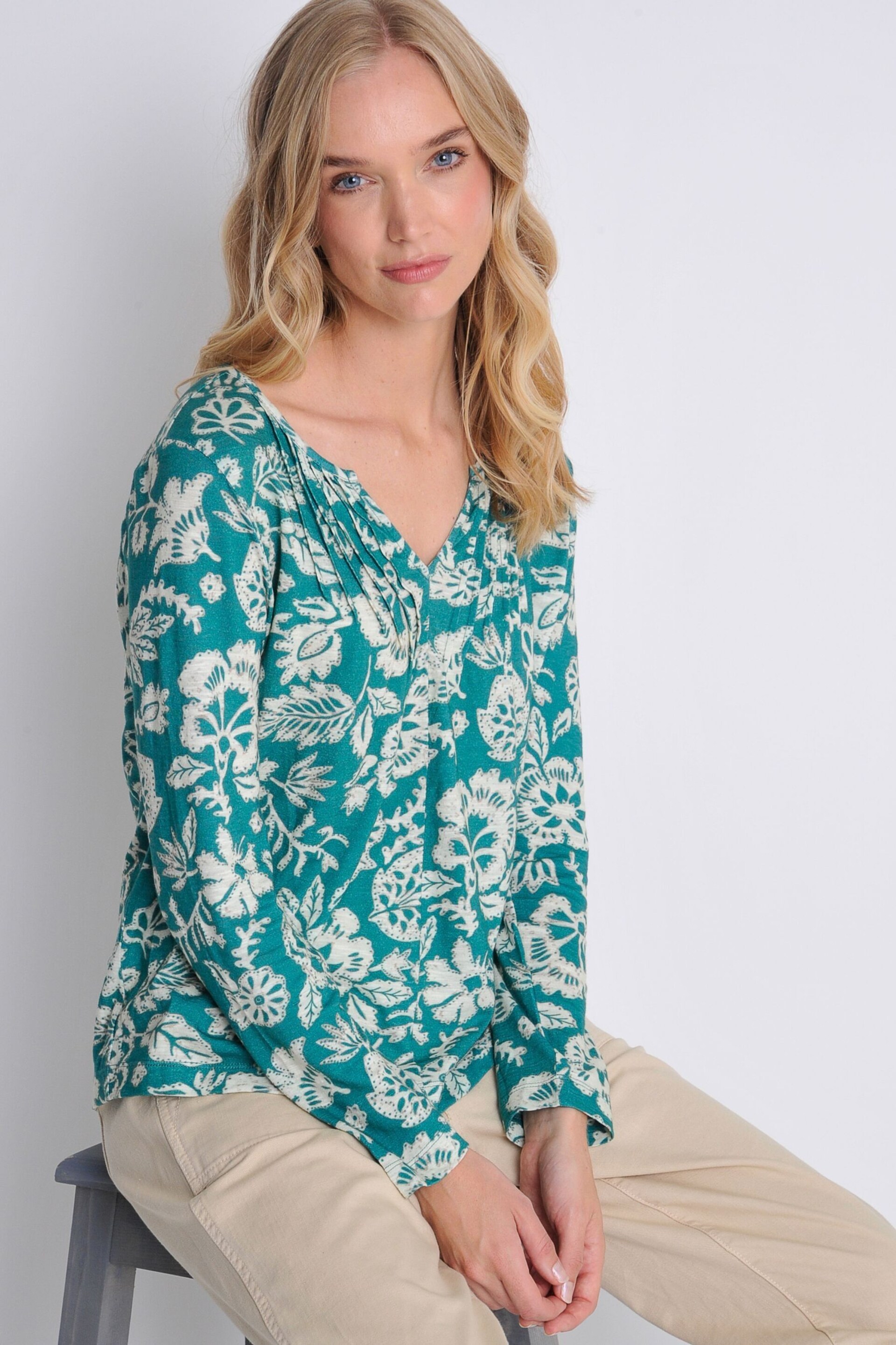 Burgs Womens Green Bethal Printed Pintuck V-Neck Top - Image 1 of 5