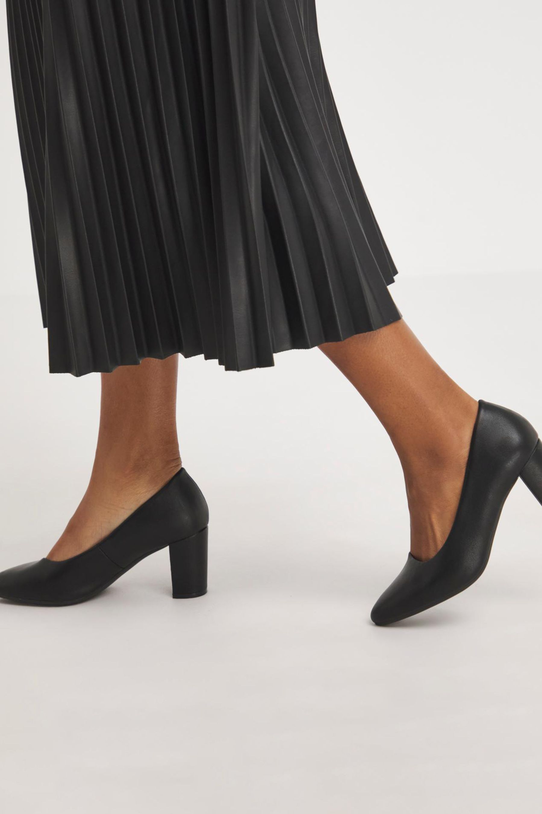 Soft court shoes discount