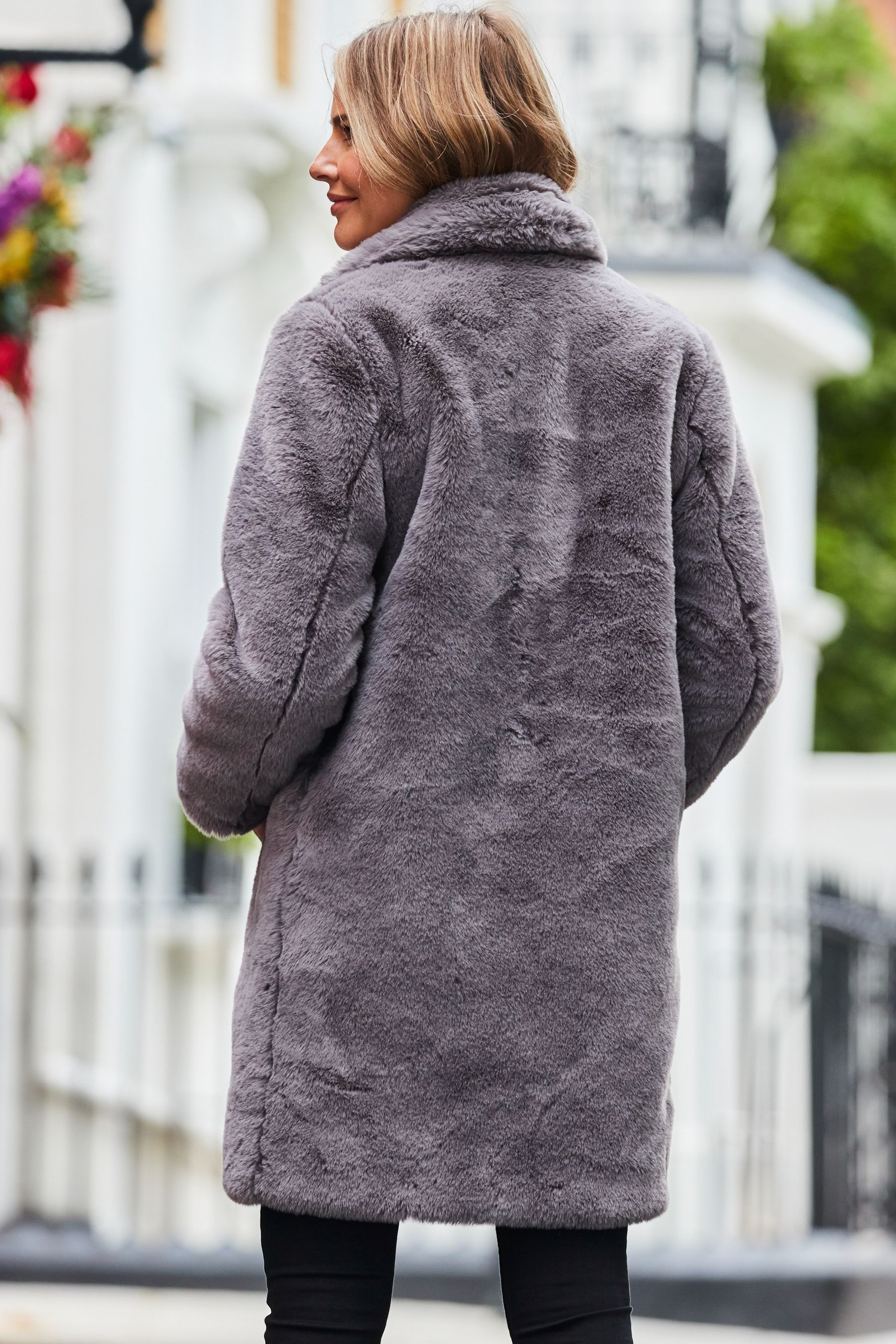 Luxe faux fur coat online