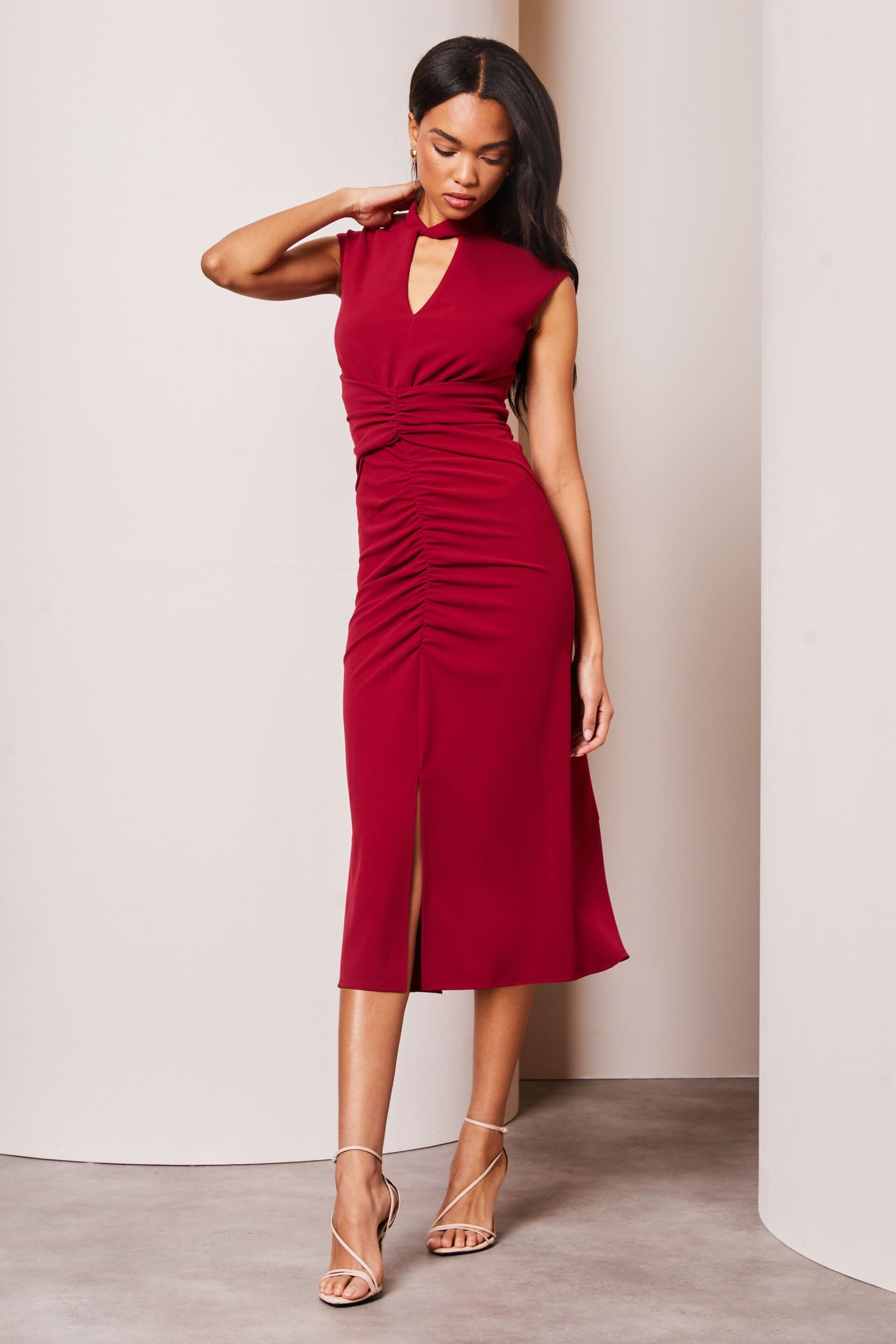 Lipsy Berry Red Ruched Front Keyhole Short Sleeve Midi Dress - Image 3 of 4