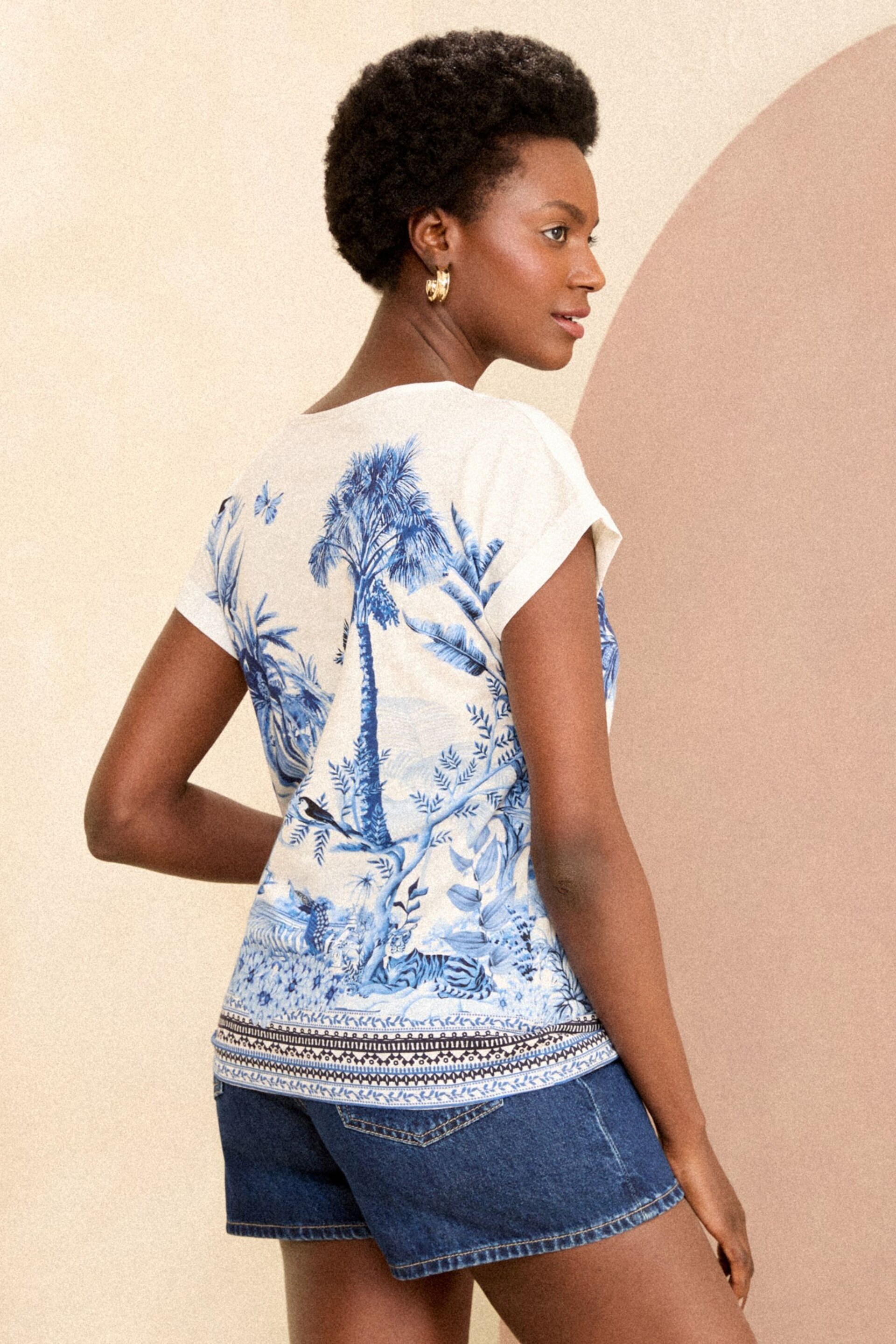 Love & Roses Blue Scenic Tropical Print Petite Crew Neck Woven Trim Linen Look Jersey T-Shirt - Image 3 of 4