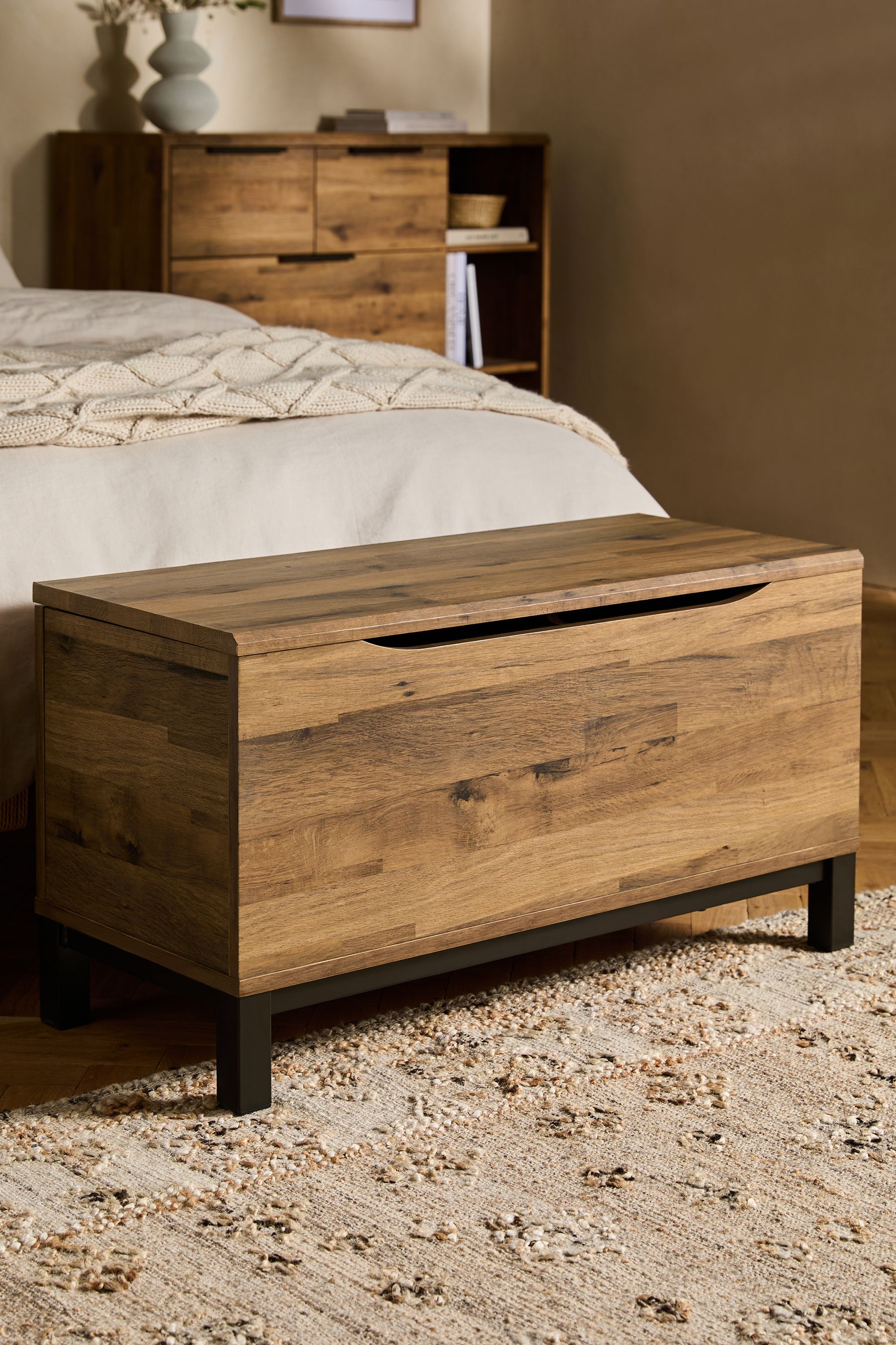 Dark oak blanket box clearance