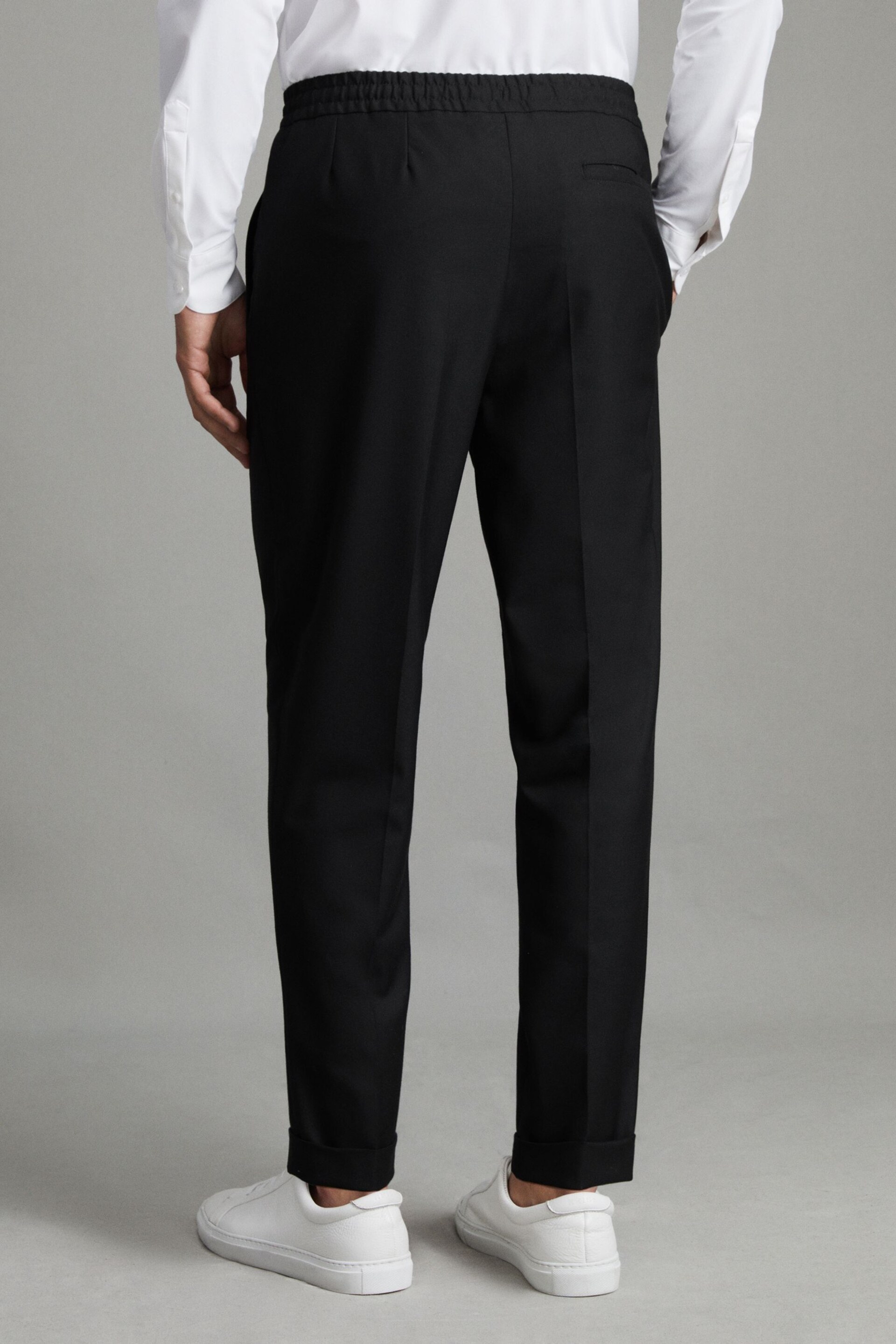 Reiss Black Brighton Relaxed Drawstring Trousers with Turn-Ups - Image 4 of 6