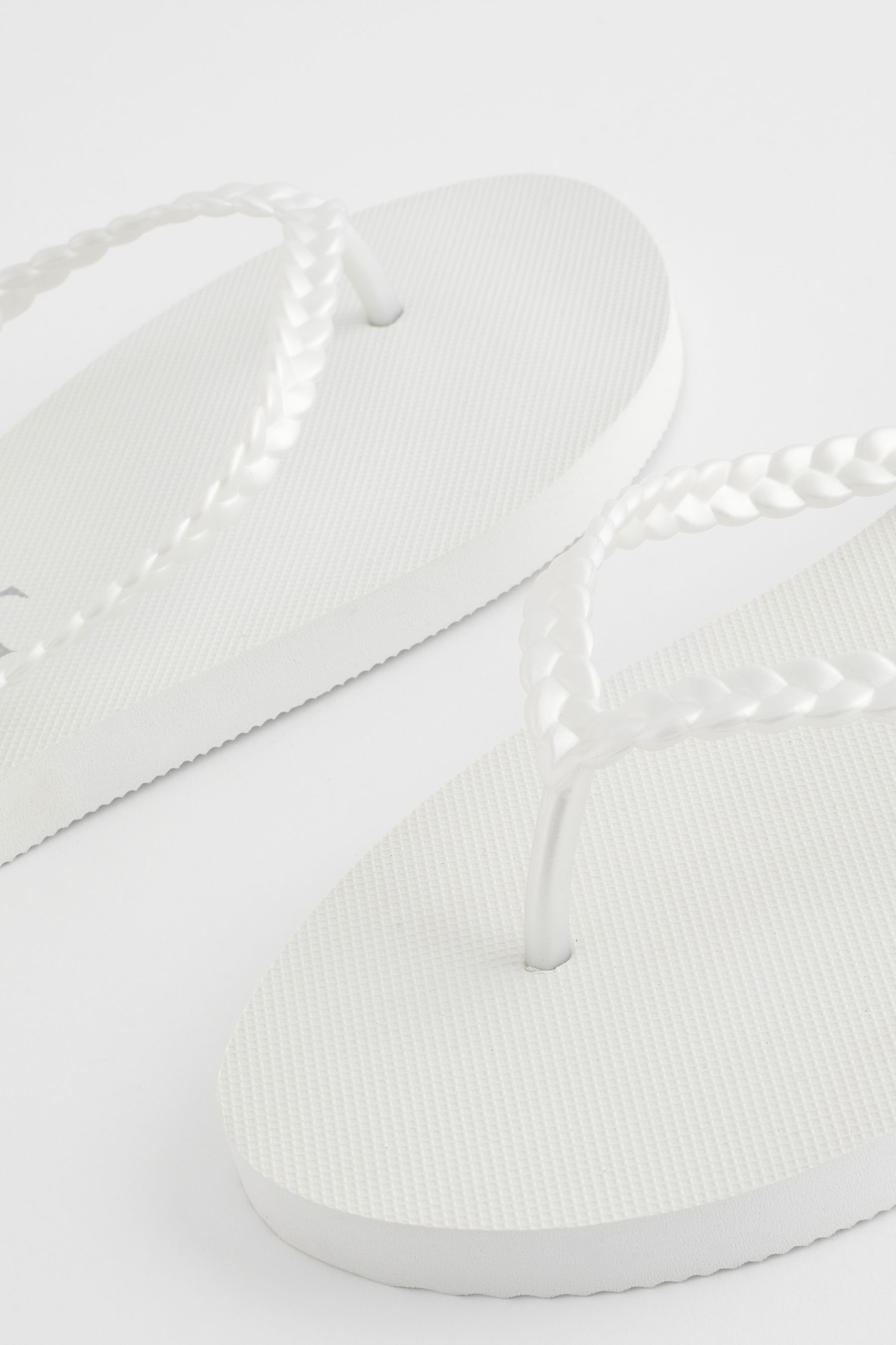 All white flip flops 2025