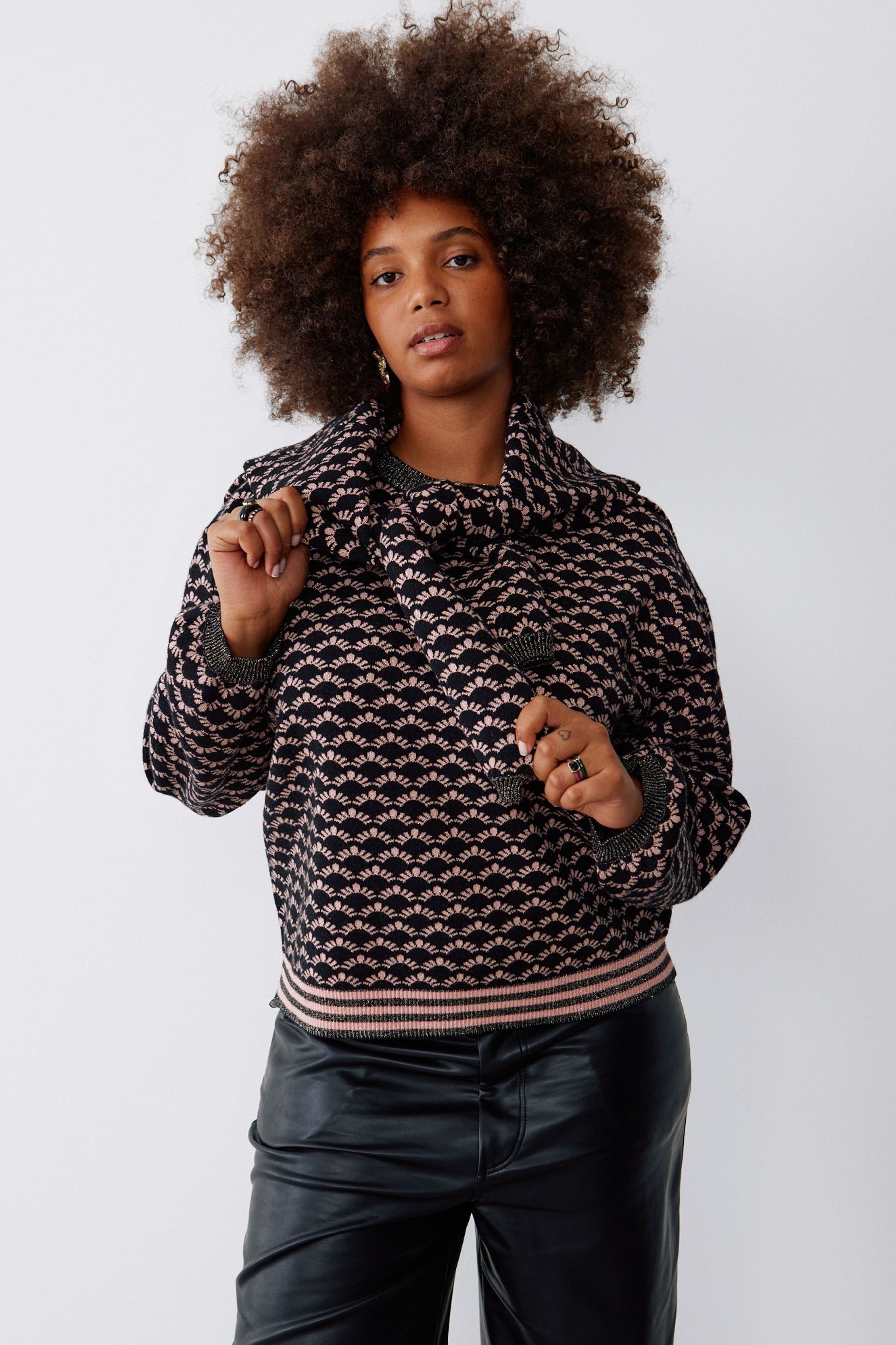 Acheter Oliver Bonas Geometric Fan Jacquard Knitted Jumper from Next Luxembourg