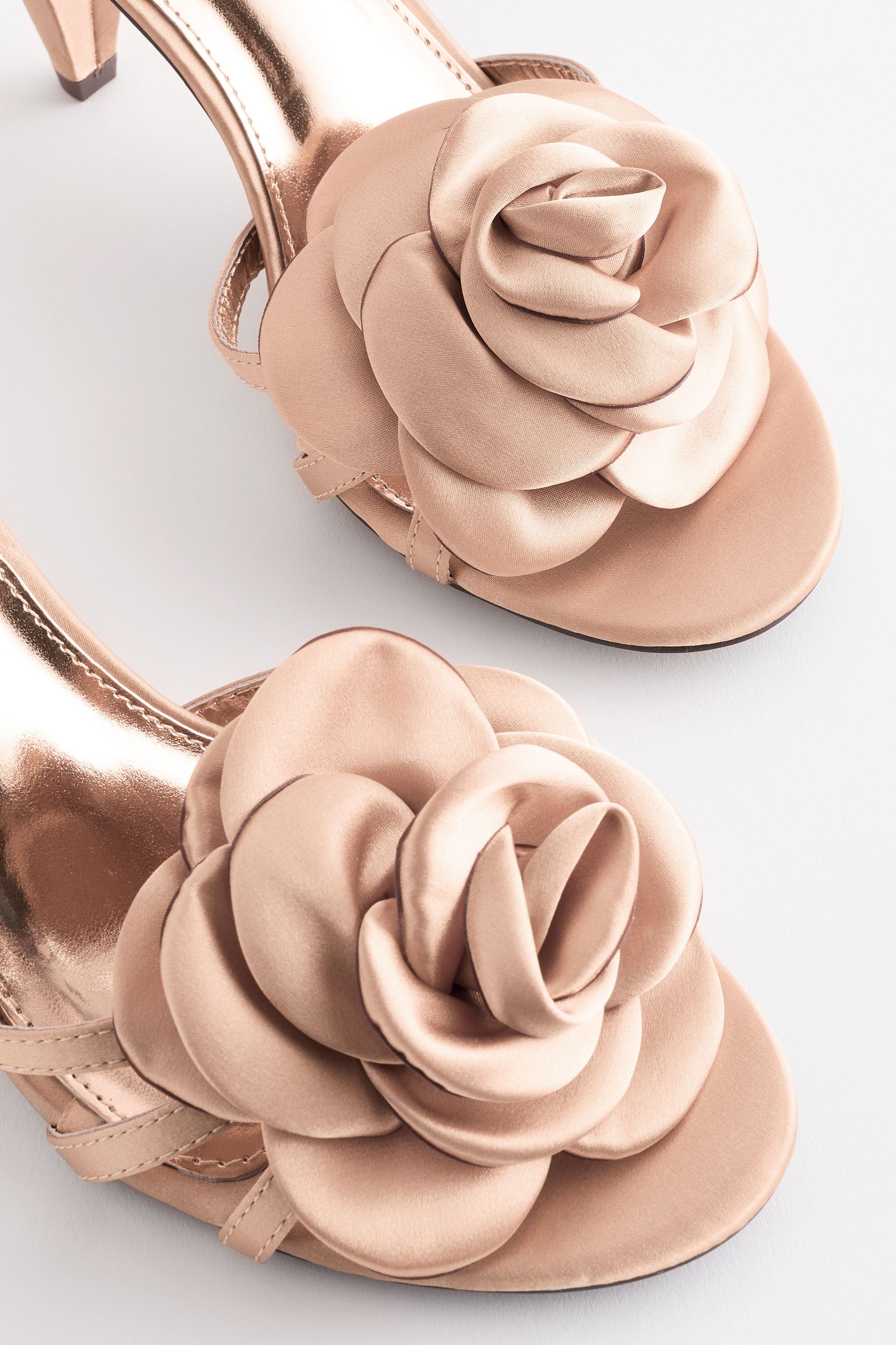 Nude and gold sandals online