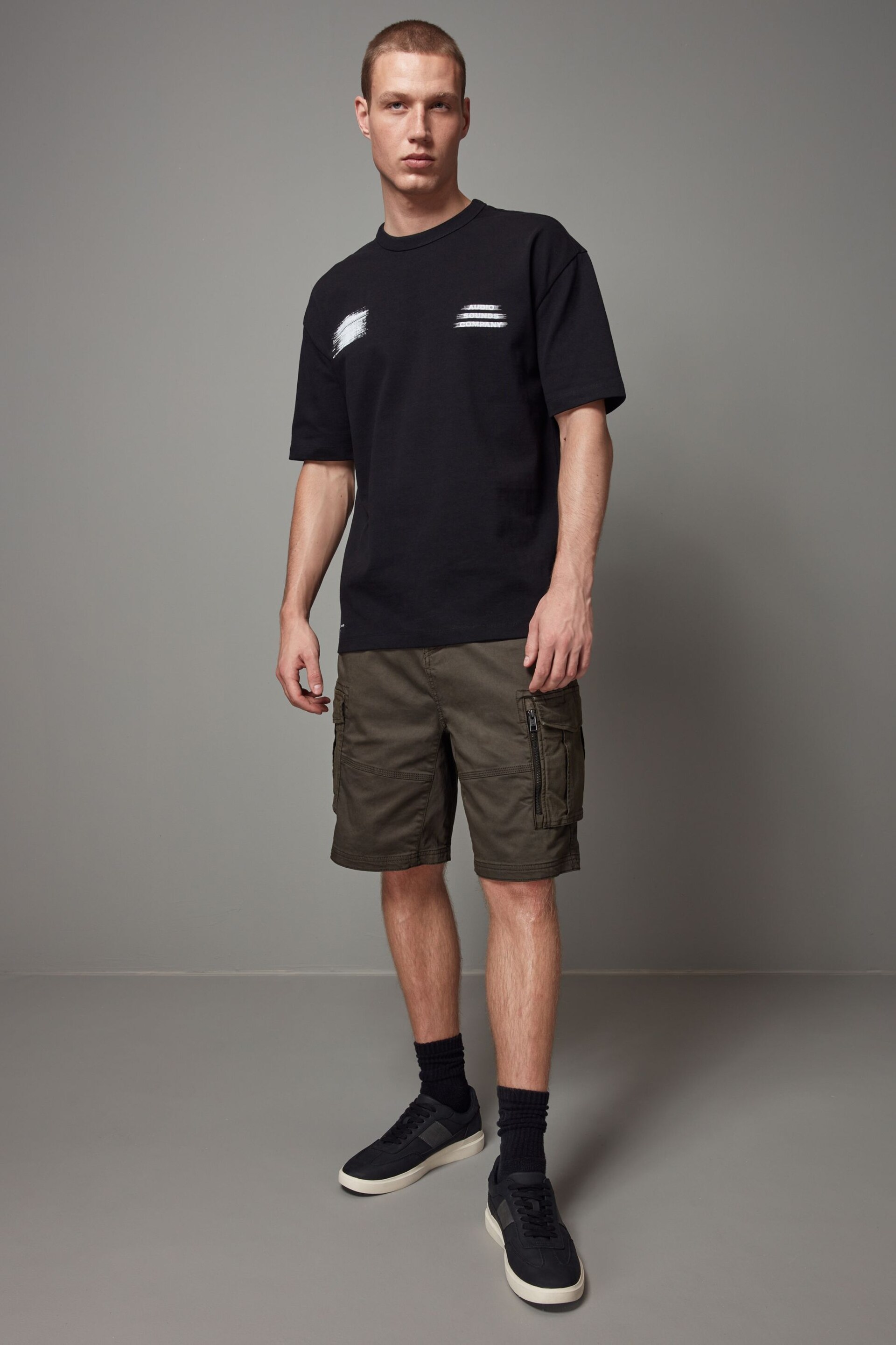 Khaki Green Premium Washed Cotton Cargo Shorts - Image 2 of 10