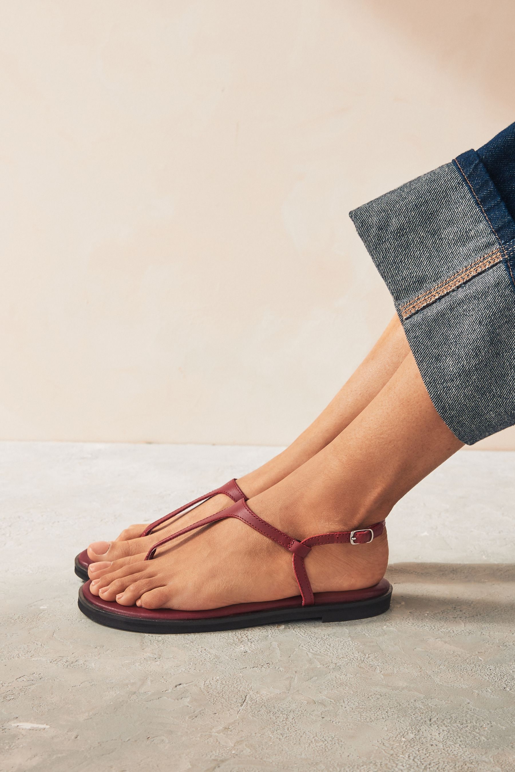 Thong sandals feet new arrivals