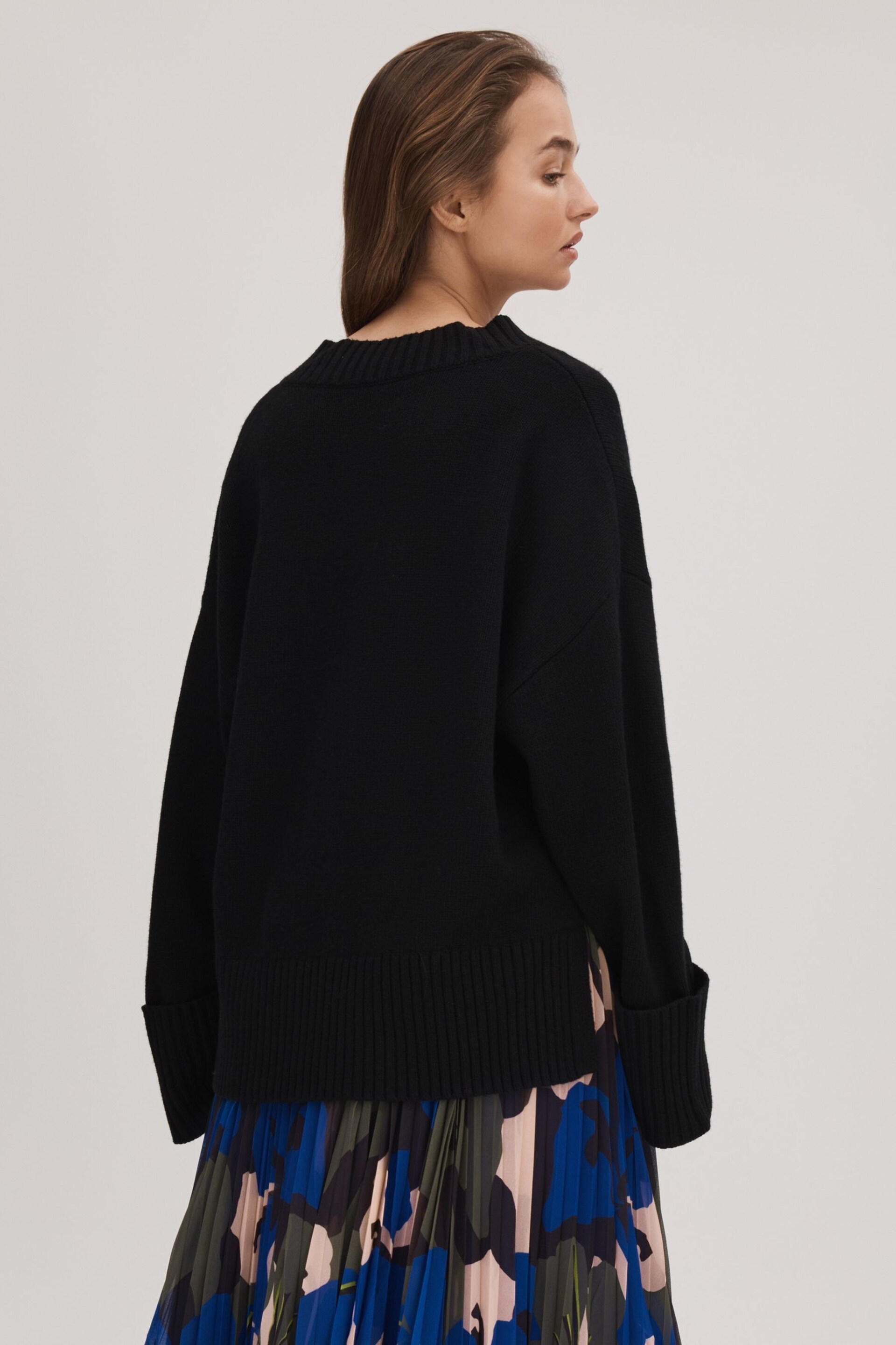 Florere Oversized V-Neck Jumper - Image 4 of 6