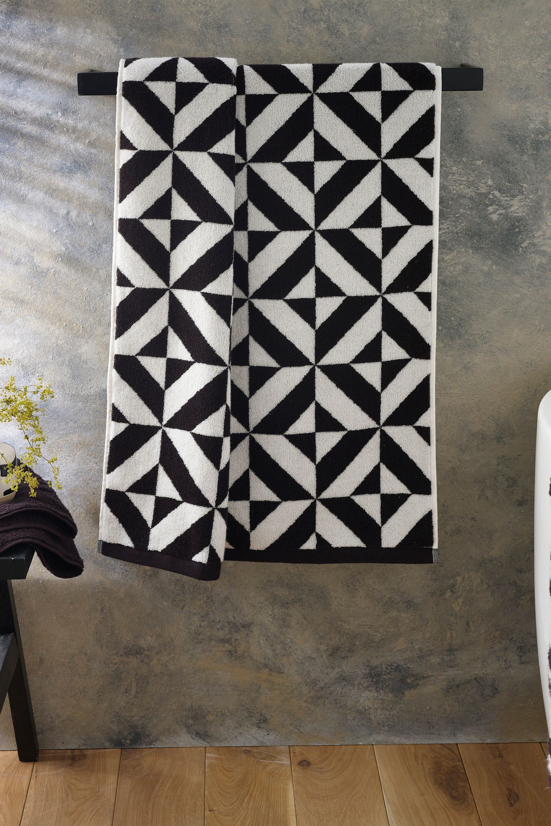 Black geometric towels clearance