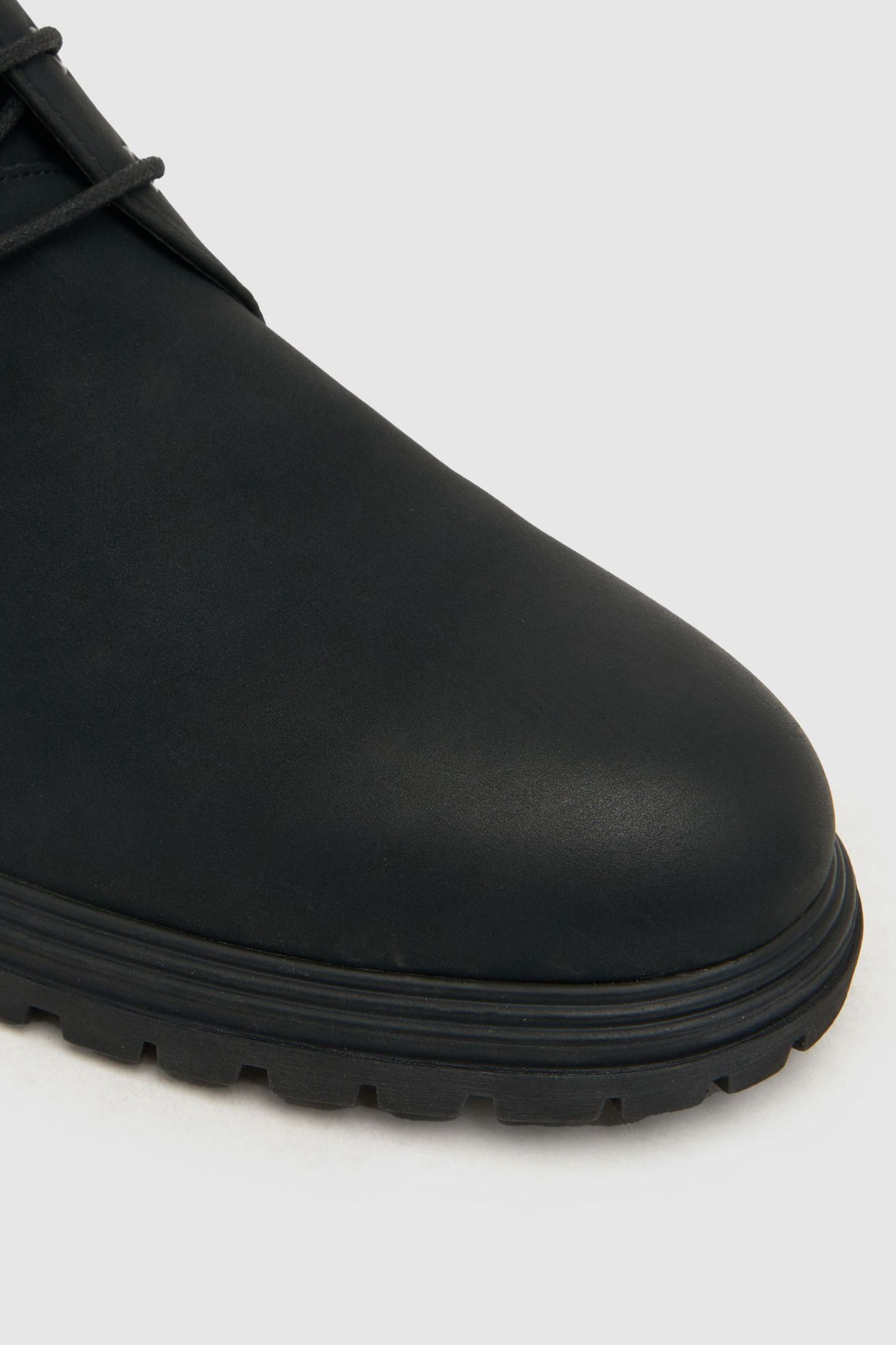 Grayson chukka top
