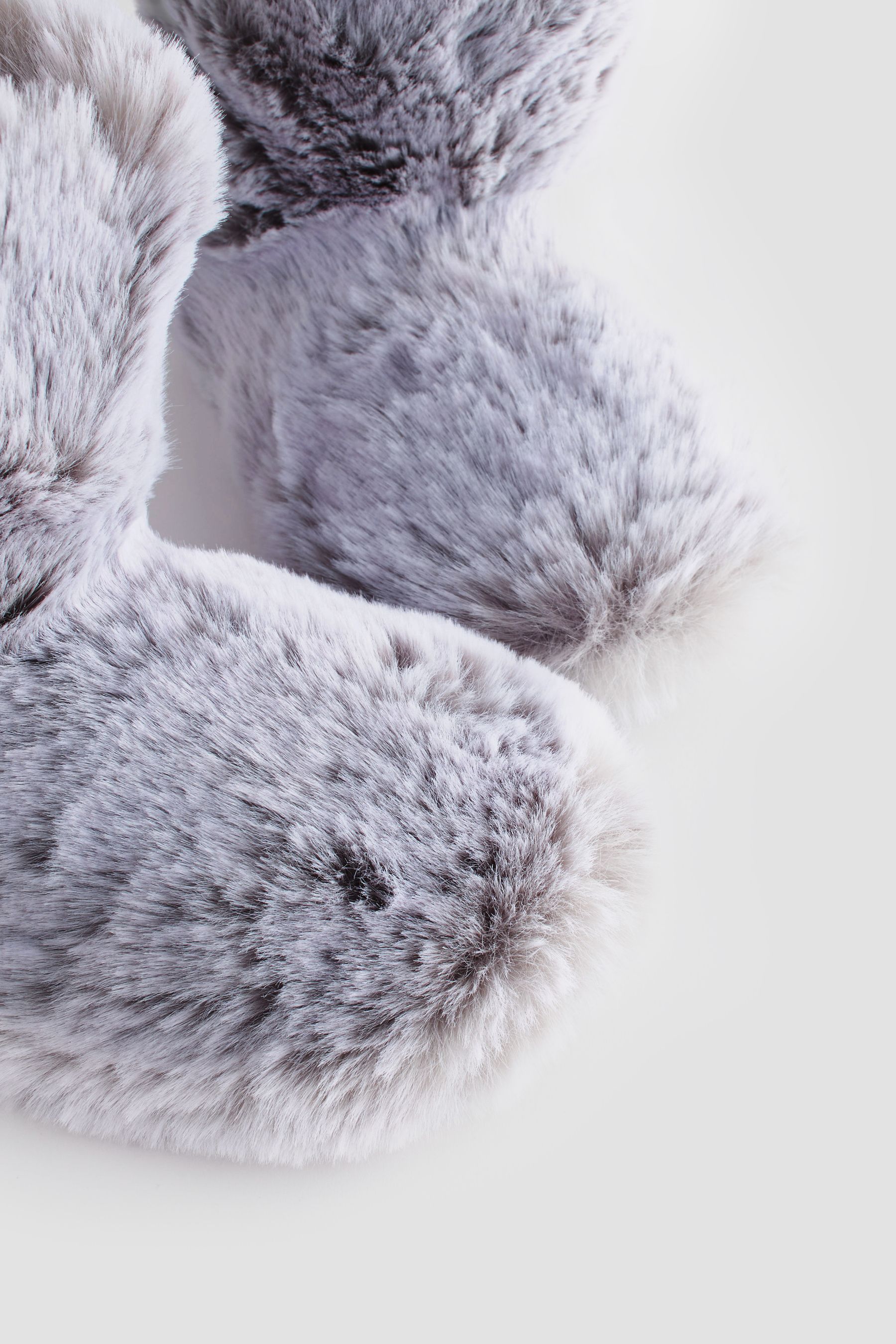 White fur slipper boots 2025