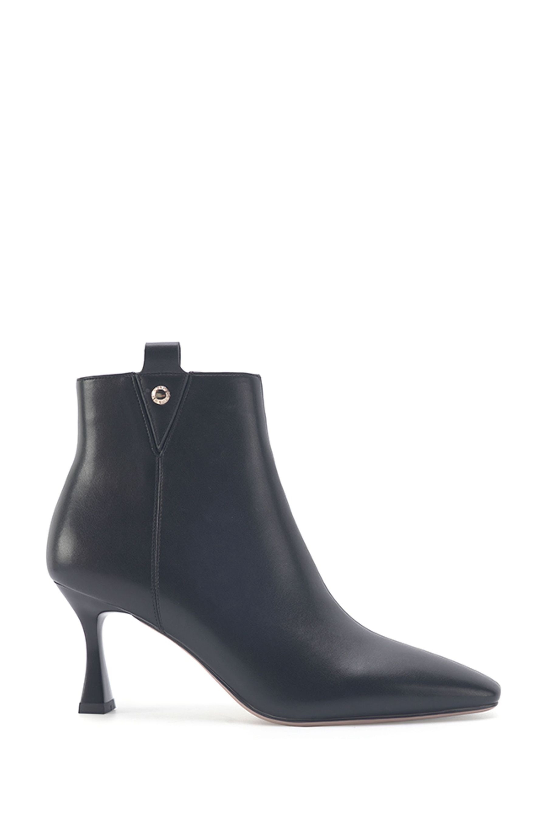 Spool heel boots top