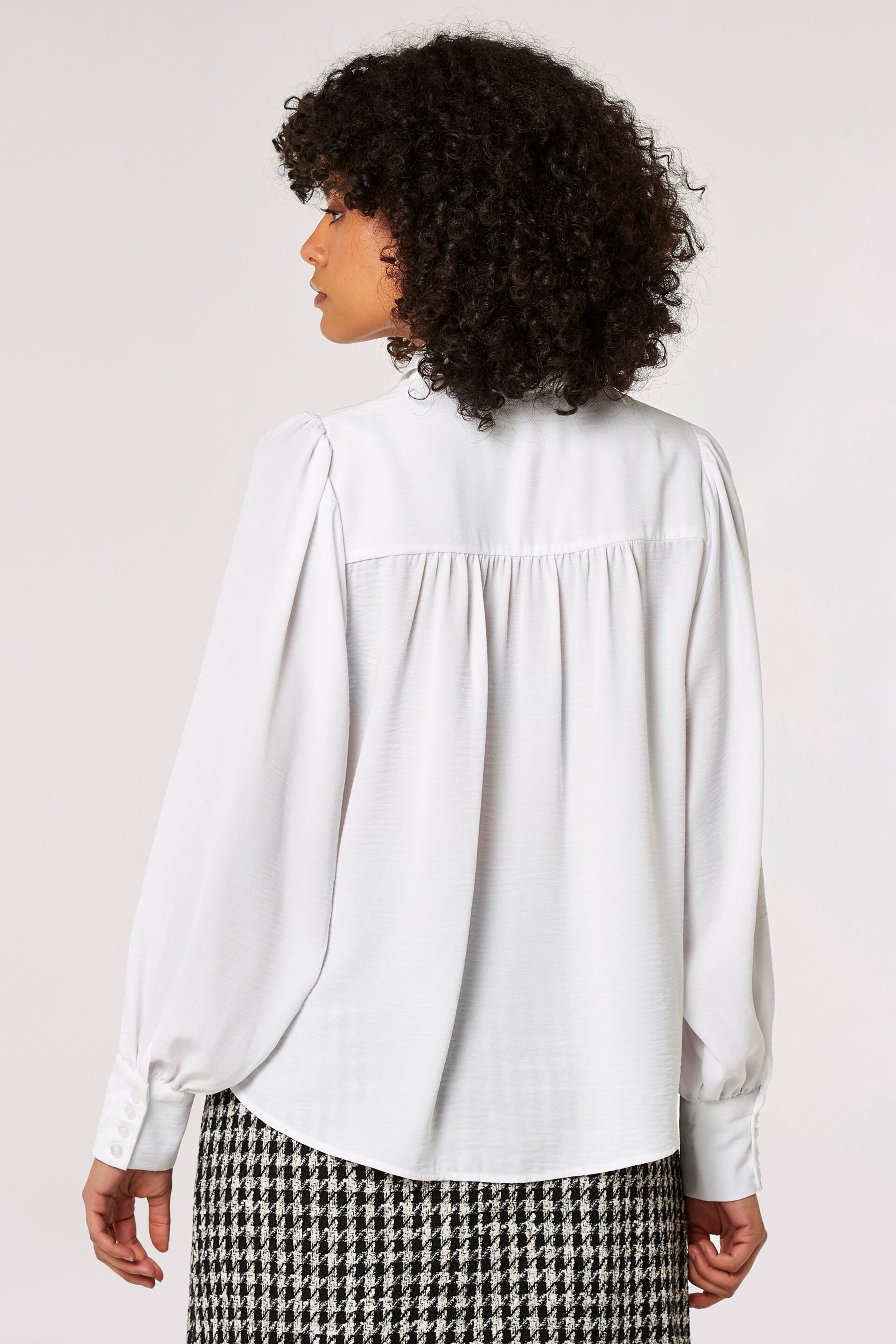 Apricot White Airflow Volume Sleeve Shirt - Image 2 of 5