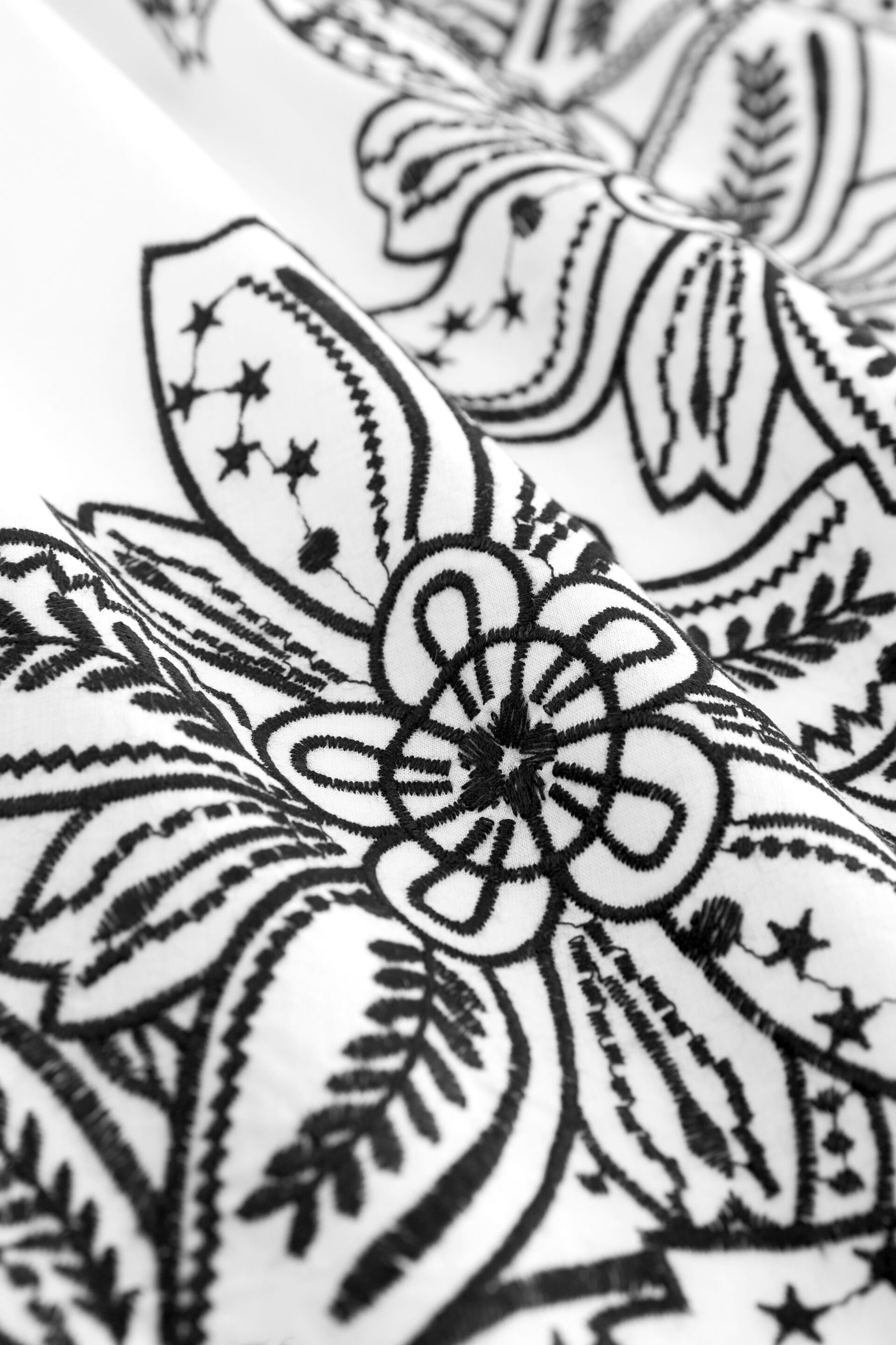 White/Black Short Sleeve Embroidered Summer T-Shirt - Image 6 of 6