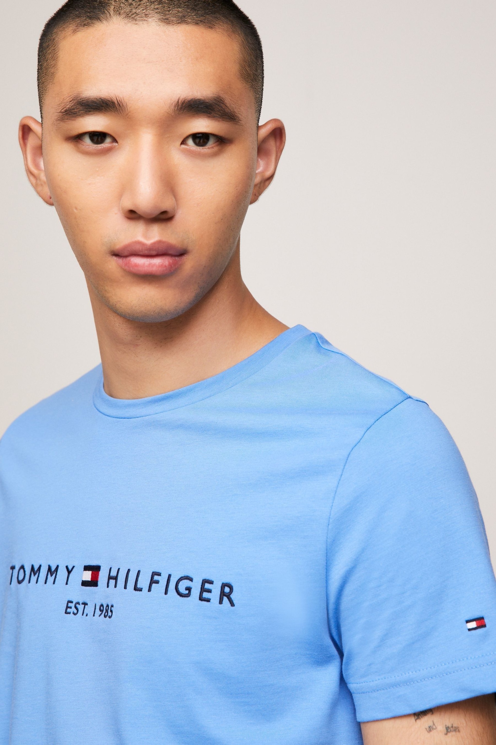 Tommy Hilfiger Bluye Logo T-Shirt - Image 4 of 5