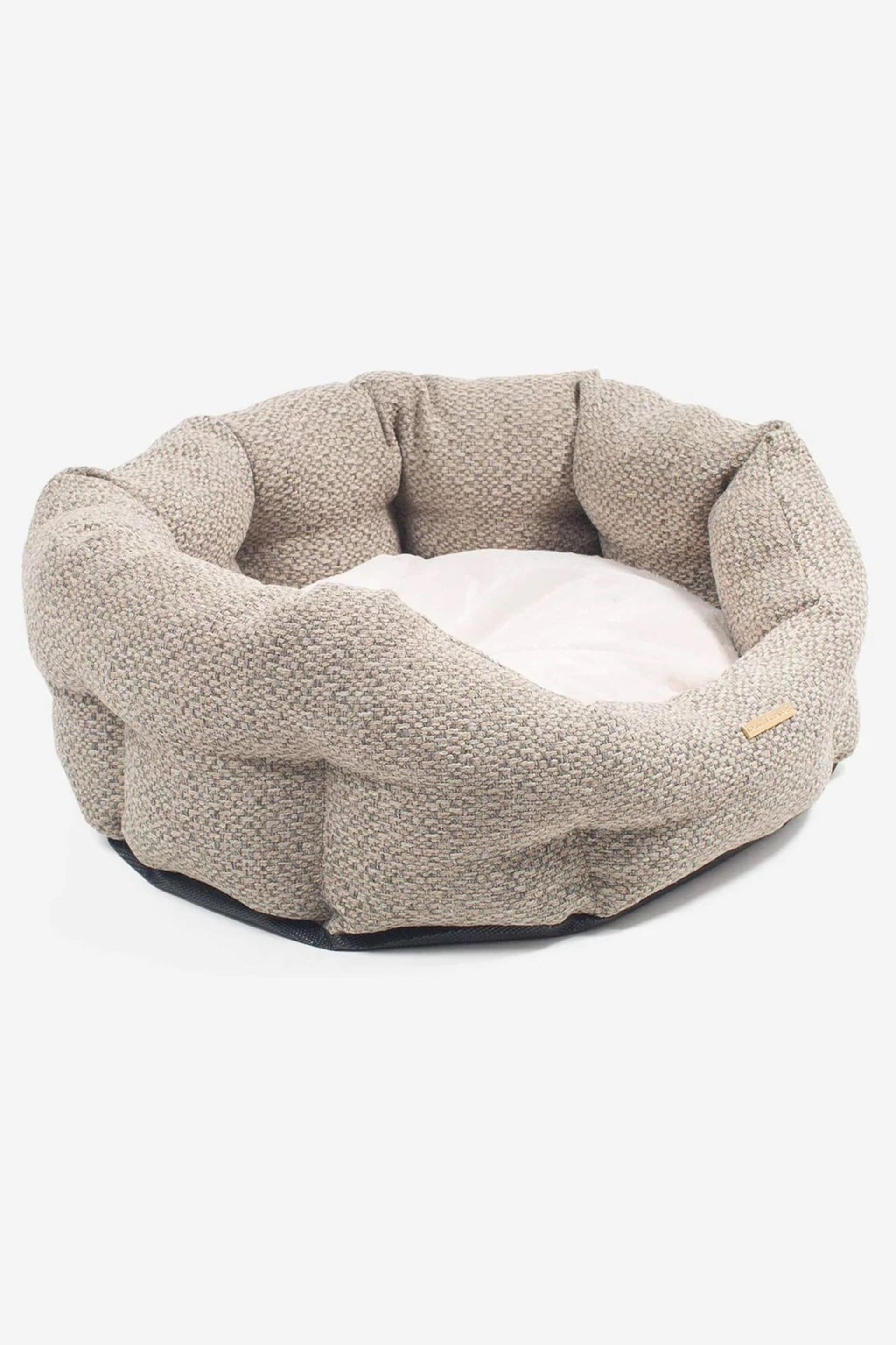 Lords and Labradors Light Grey Essentials Herdwick Oval Dog Bed - Image 6 of 6