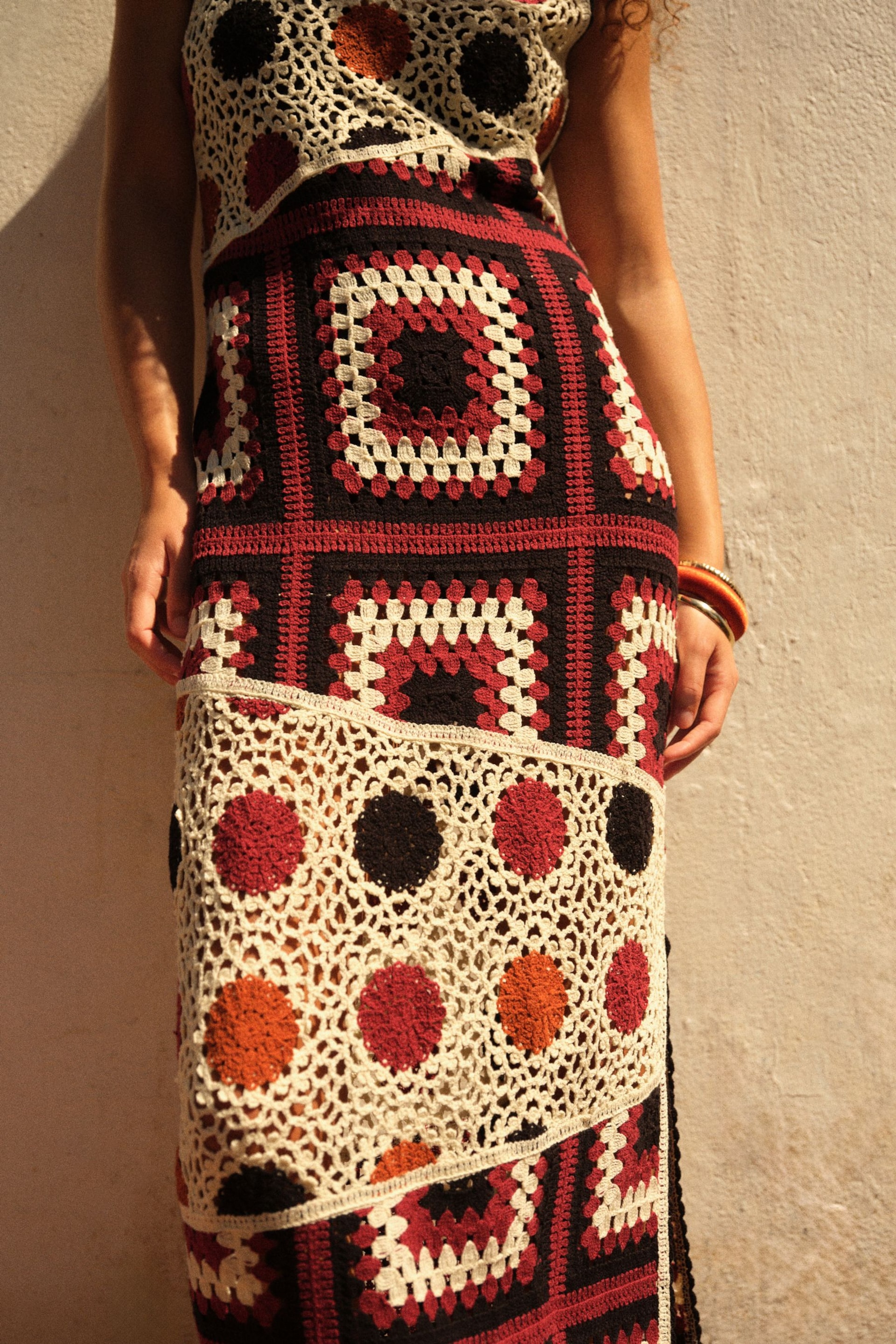 Black/Red Heavyweight Sleeveless Crochet Spliced Midi Dress - Image 4 of 6