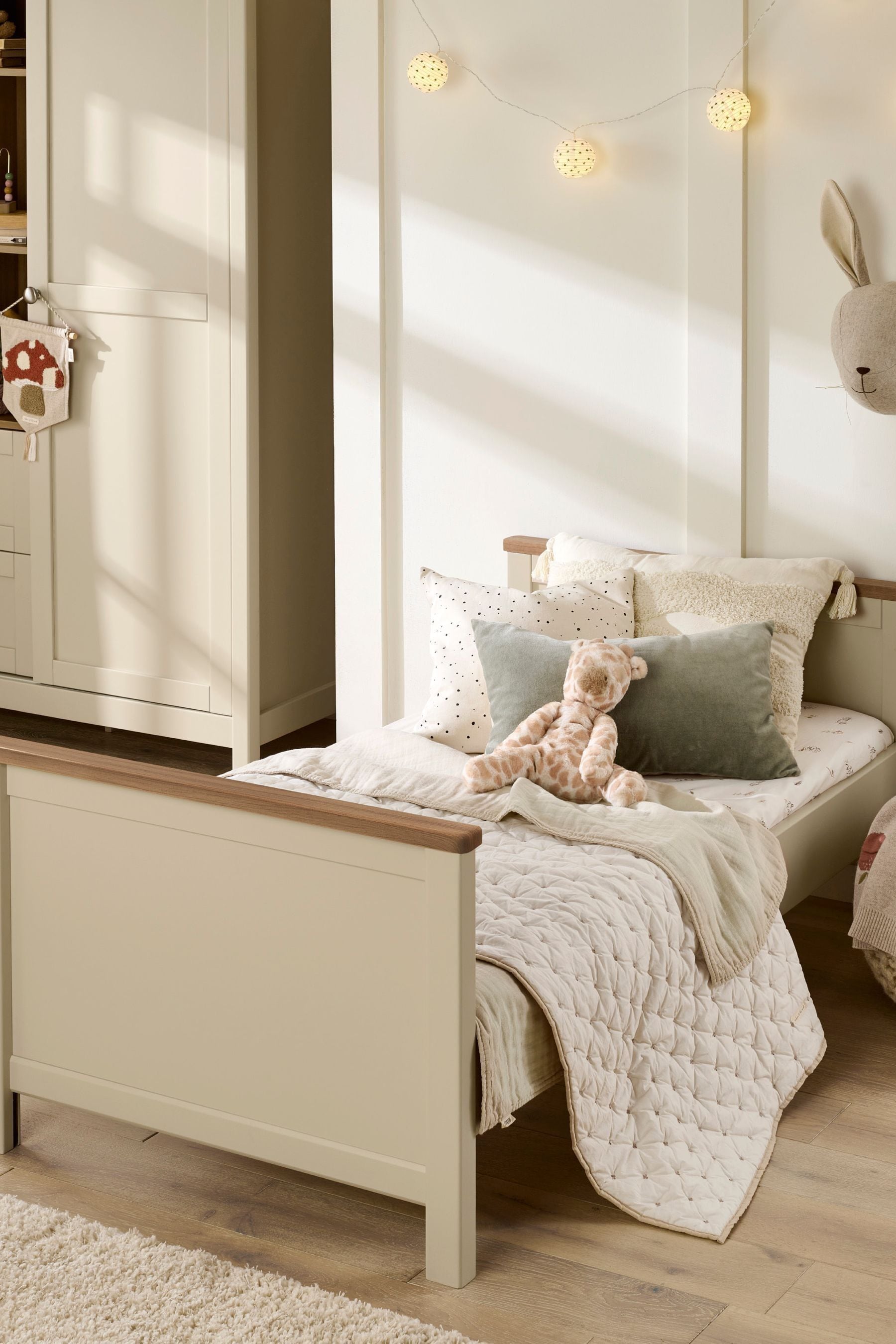 Cream cot bed deals